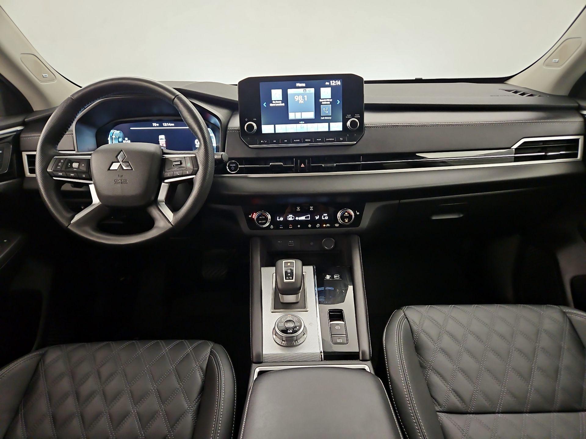 Thumbnail: 2023 Mitsubishi Outlander - 9