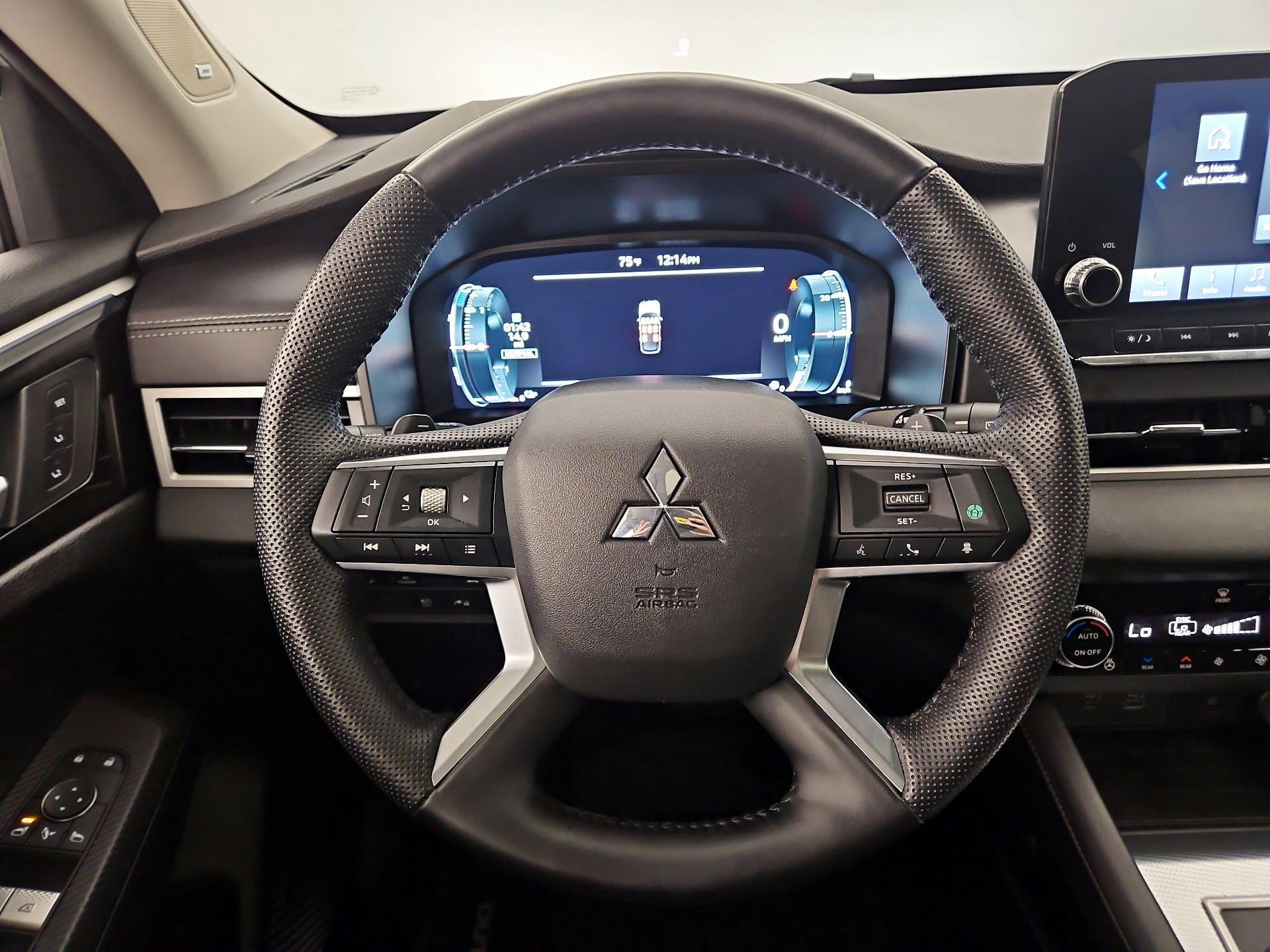 Thumbnail: 2023 Mitsubishi Outlander - 10