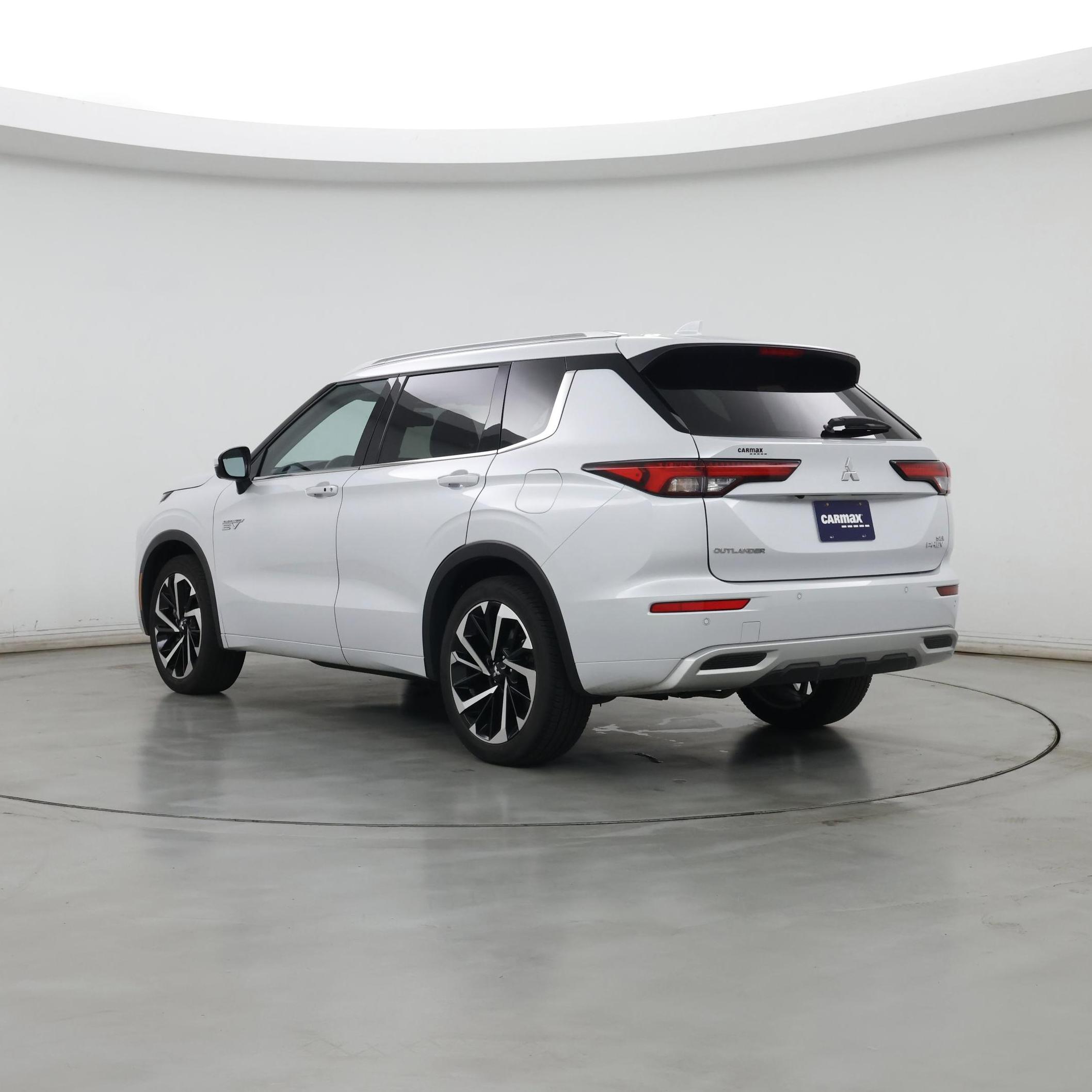 Thumbnail: 2023 Mitsubishi Outlander - 2
