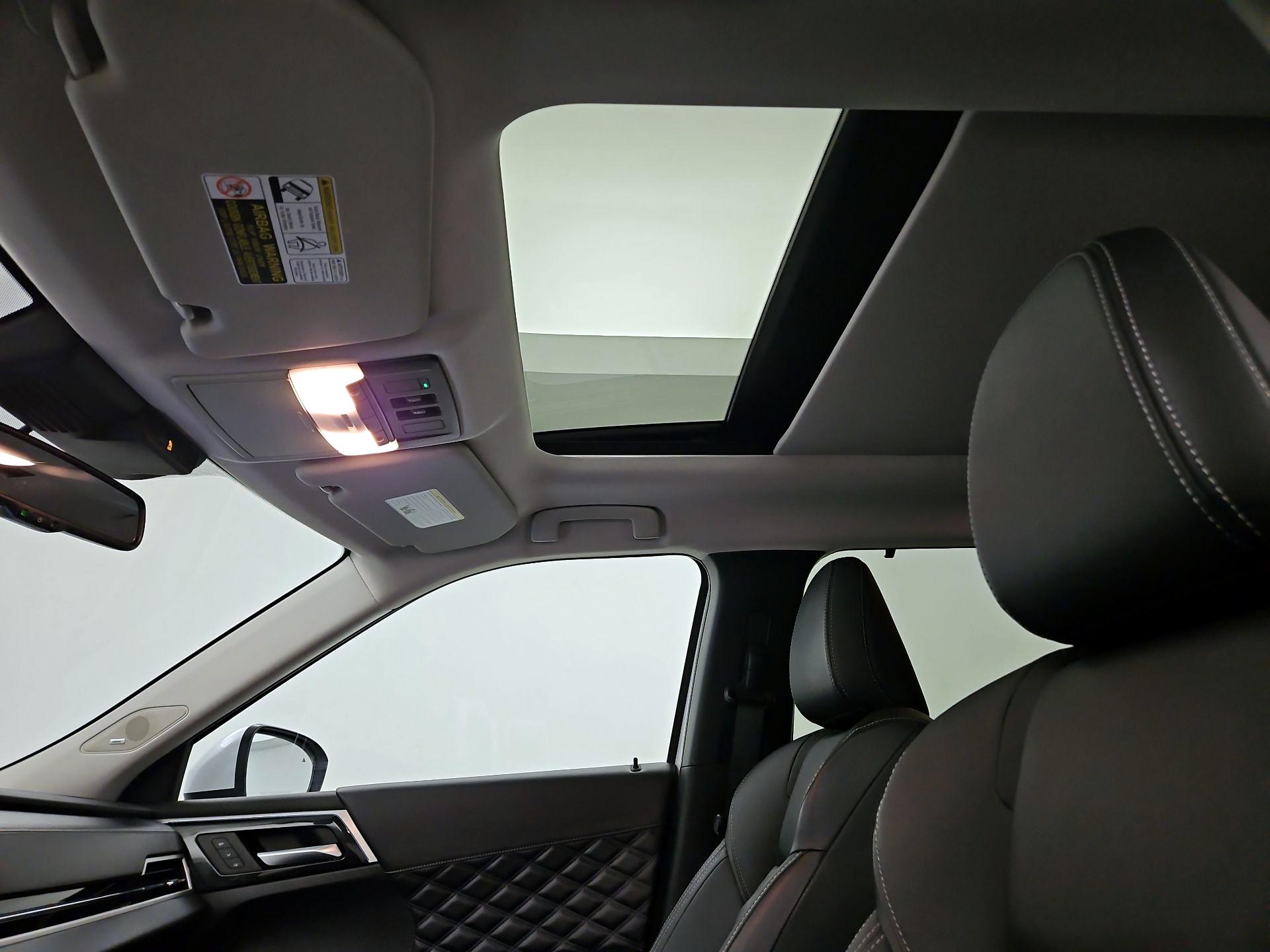 Thumbnail: 2023 Mitsubishi Outlander - 20