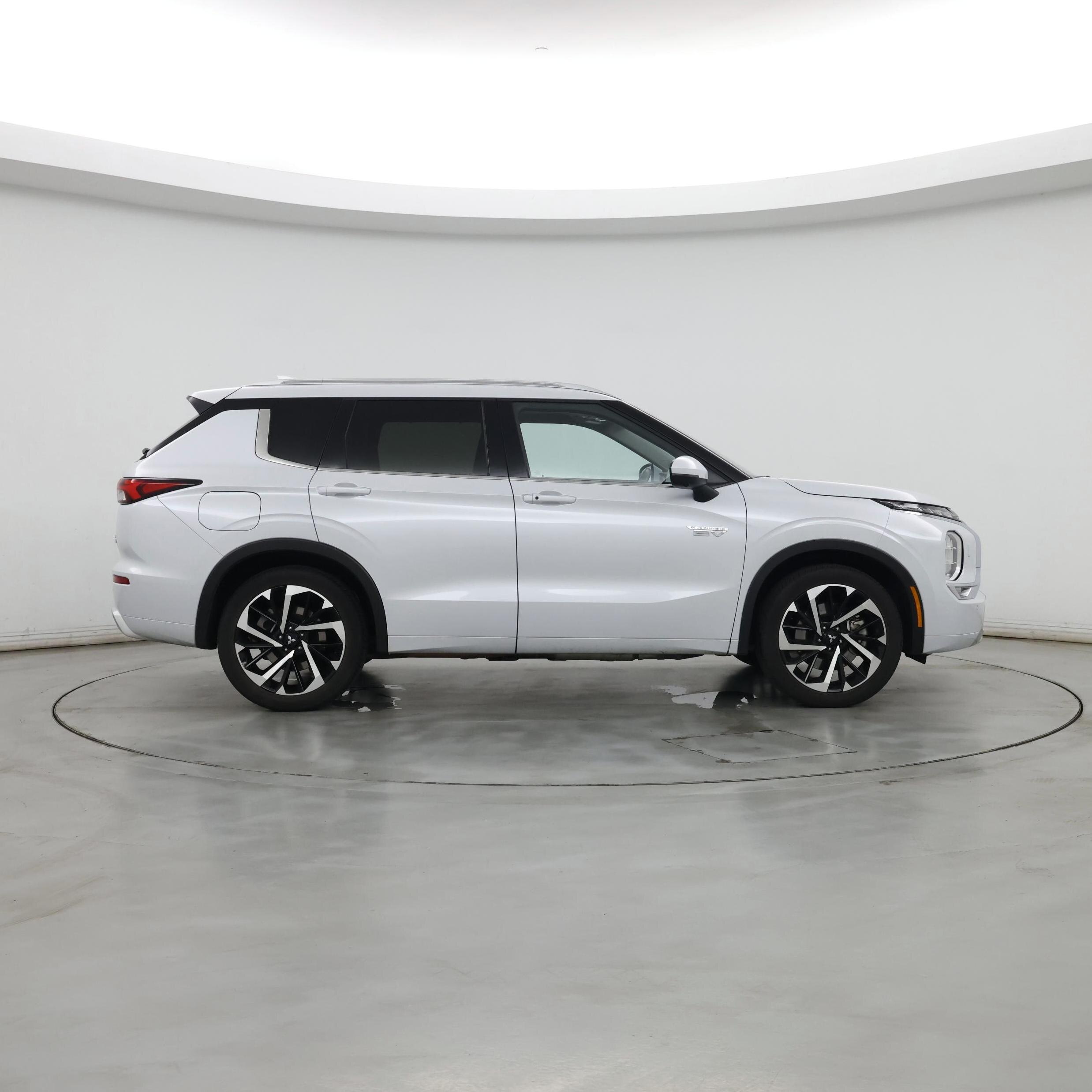 Thumbnail: 2023 Mitsubishi Outlander - 7
