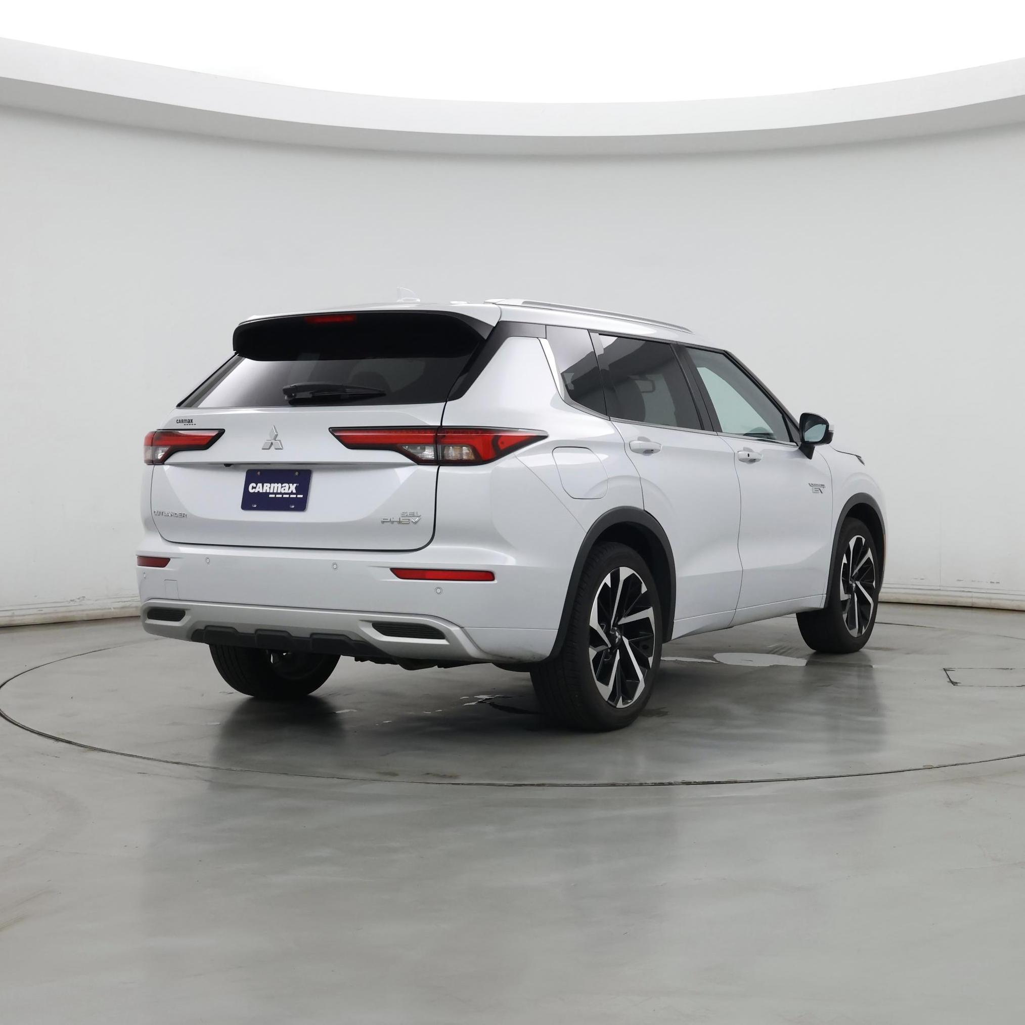 Thumbnail: 2023 Mitsubishi Outlander - 8