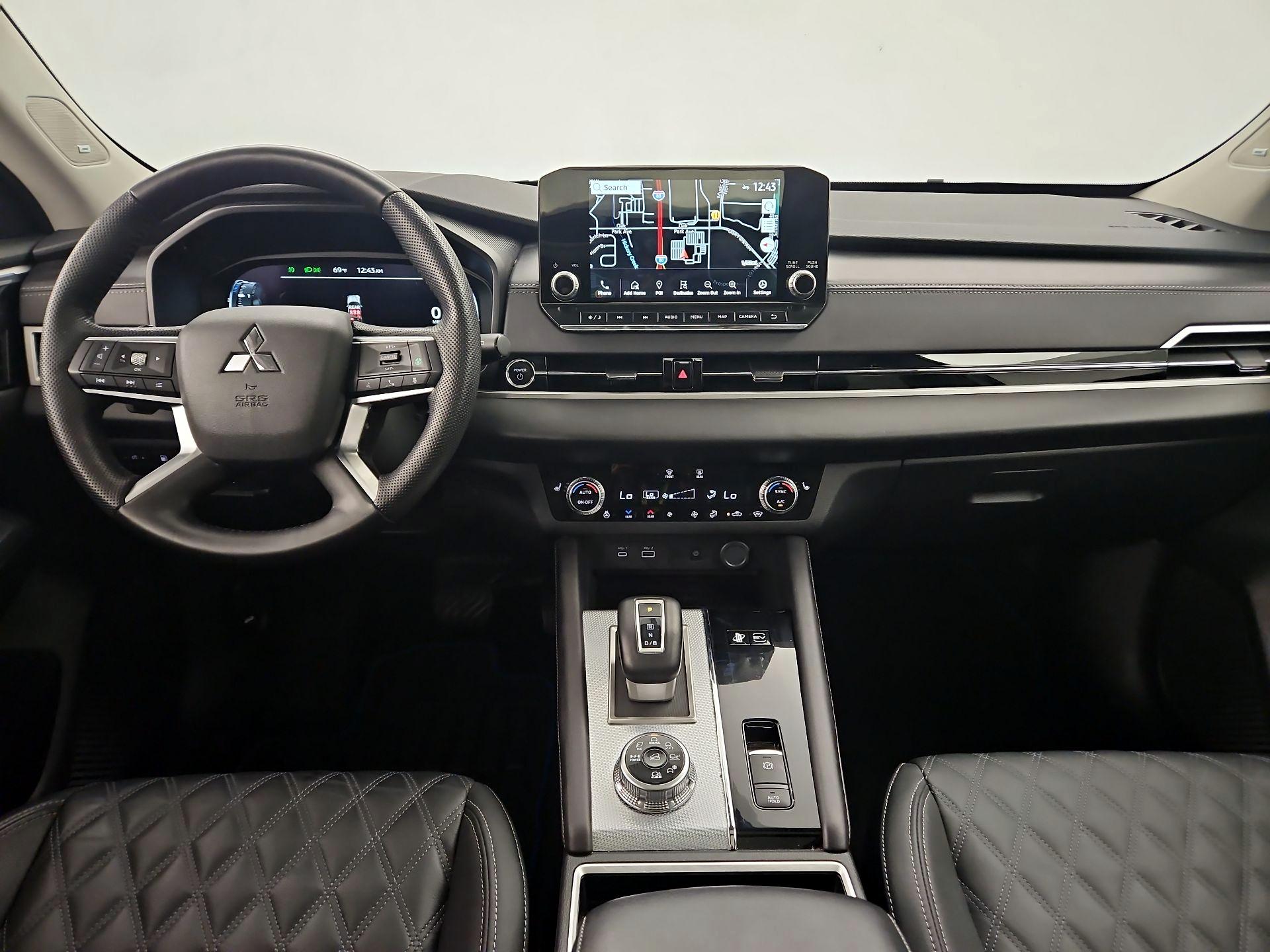 Thumbnail: 2023 Mitsubishi Outlander - 9