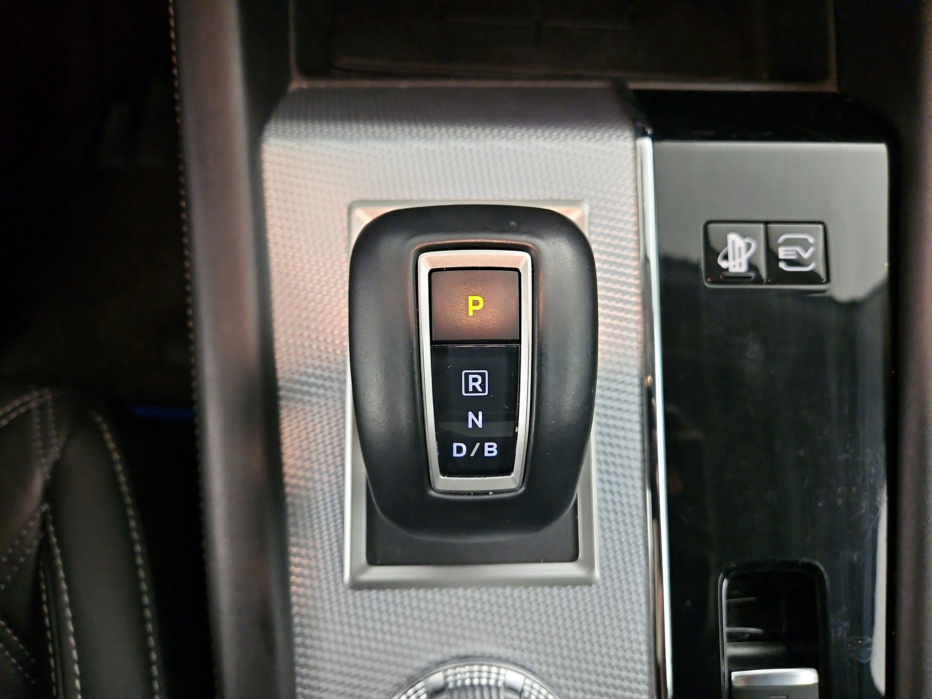 Thumbnail: 2023 Mitsubishi Outlander - 18
