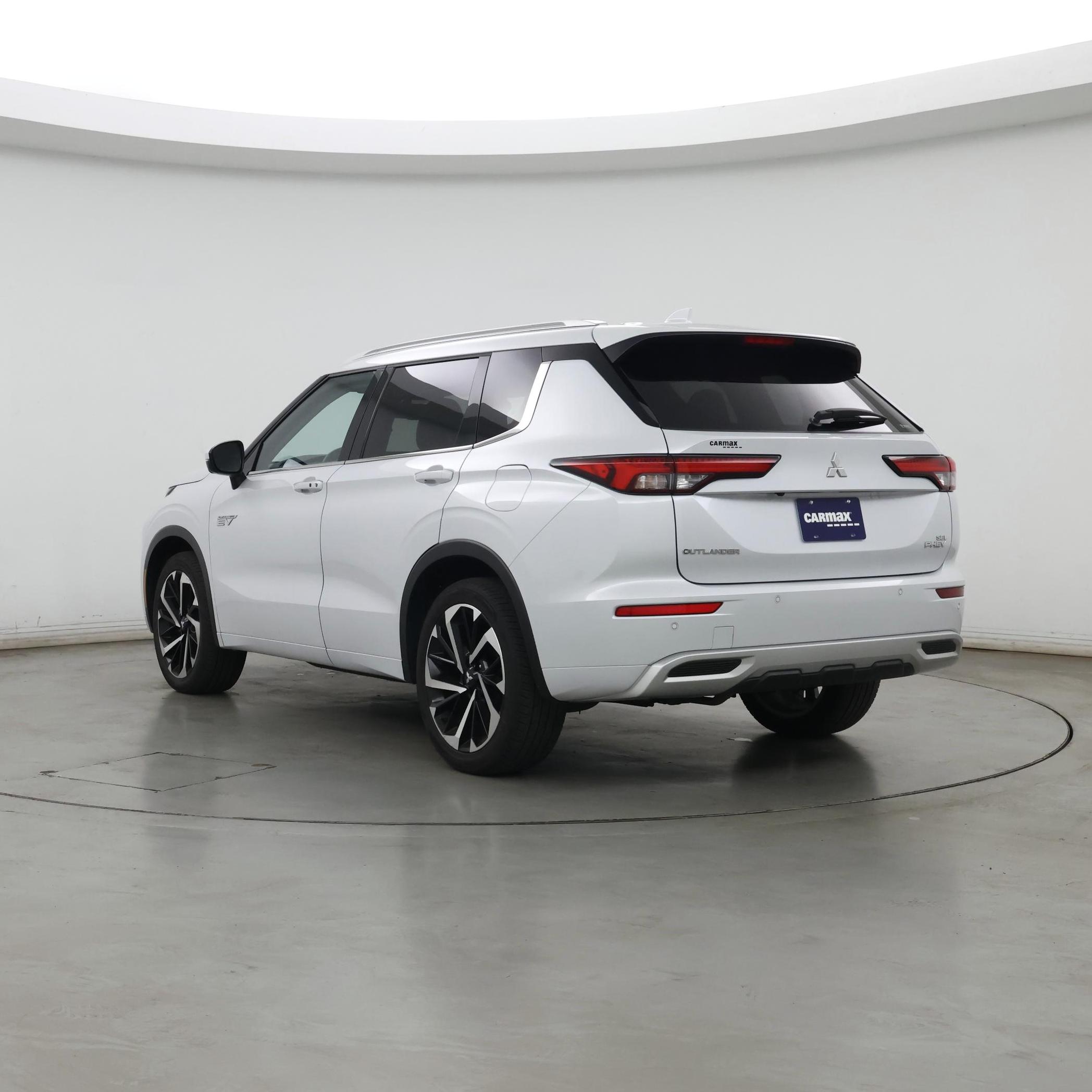 Thumbnail: 2023 Mitsubishi Outlander - 2