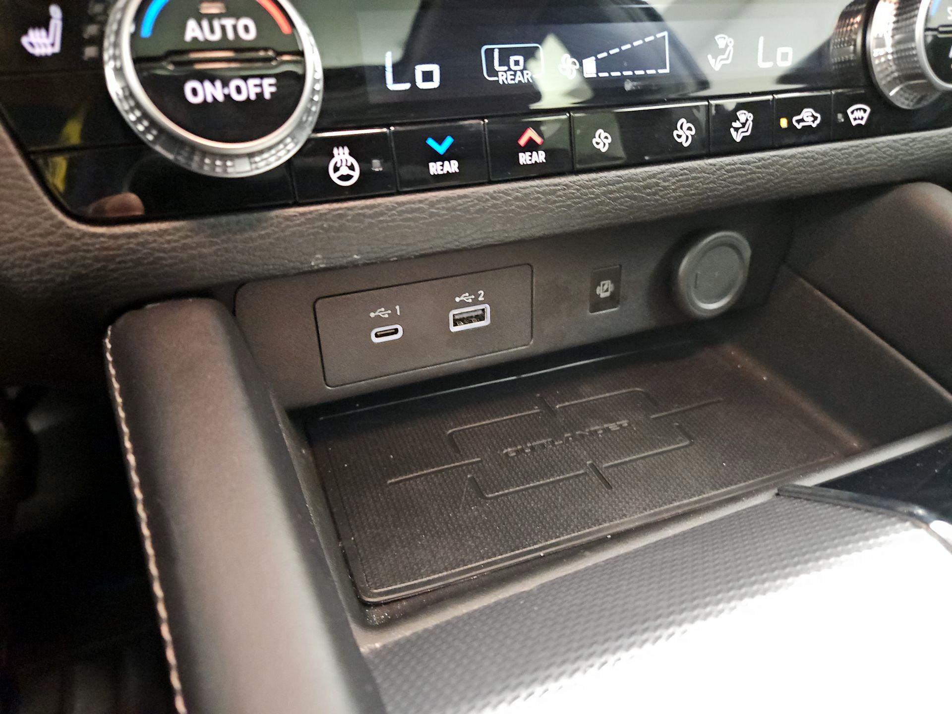 Thumbnail: 2023 Mitsubishi Outlander - 19