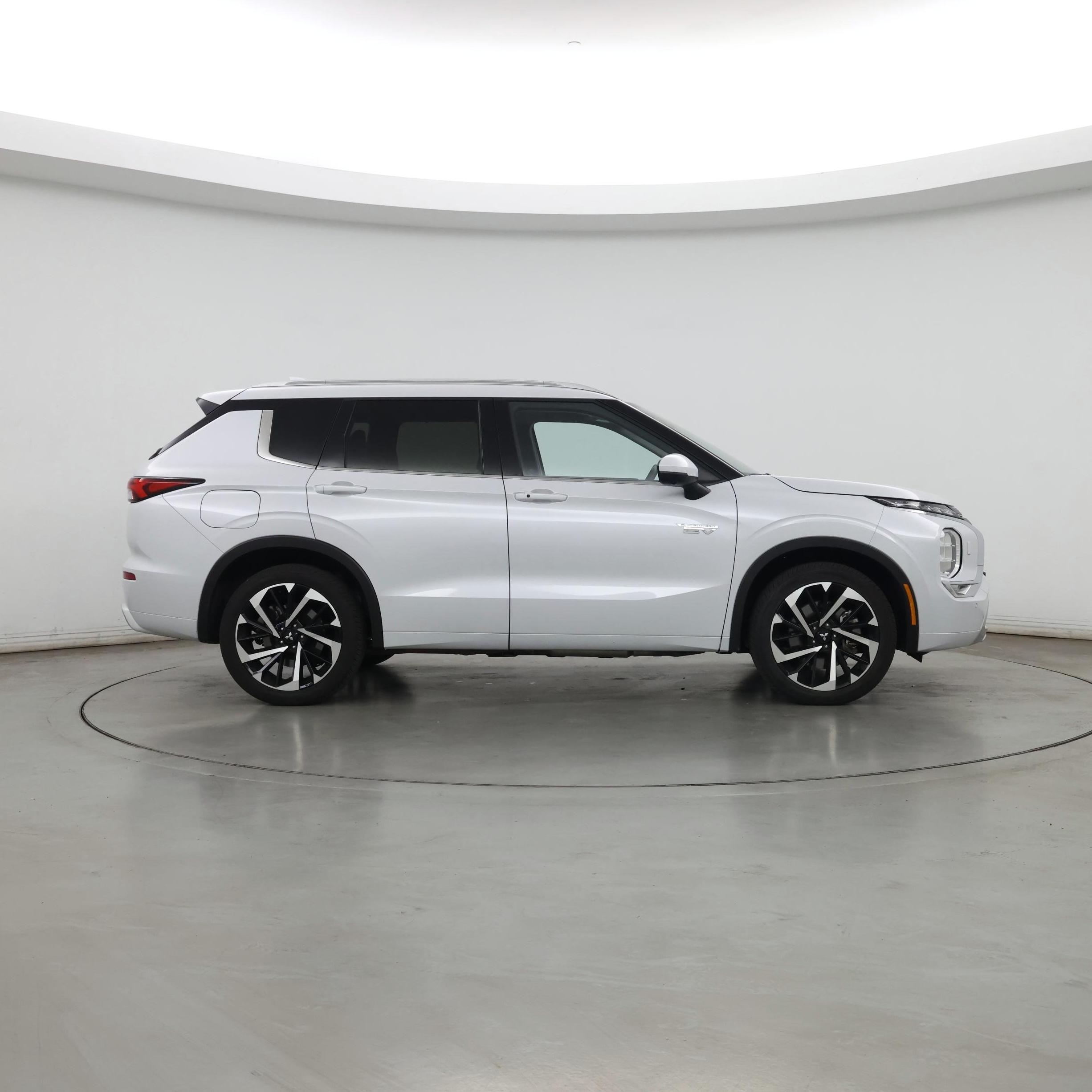 Thumbnail: 2023 Mitsubishi Outlander - 7