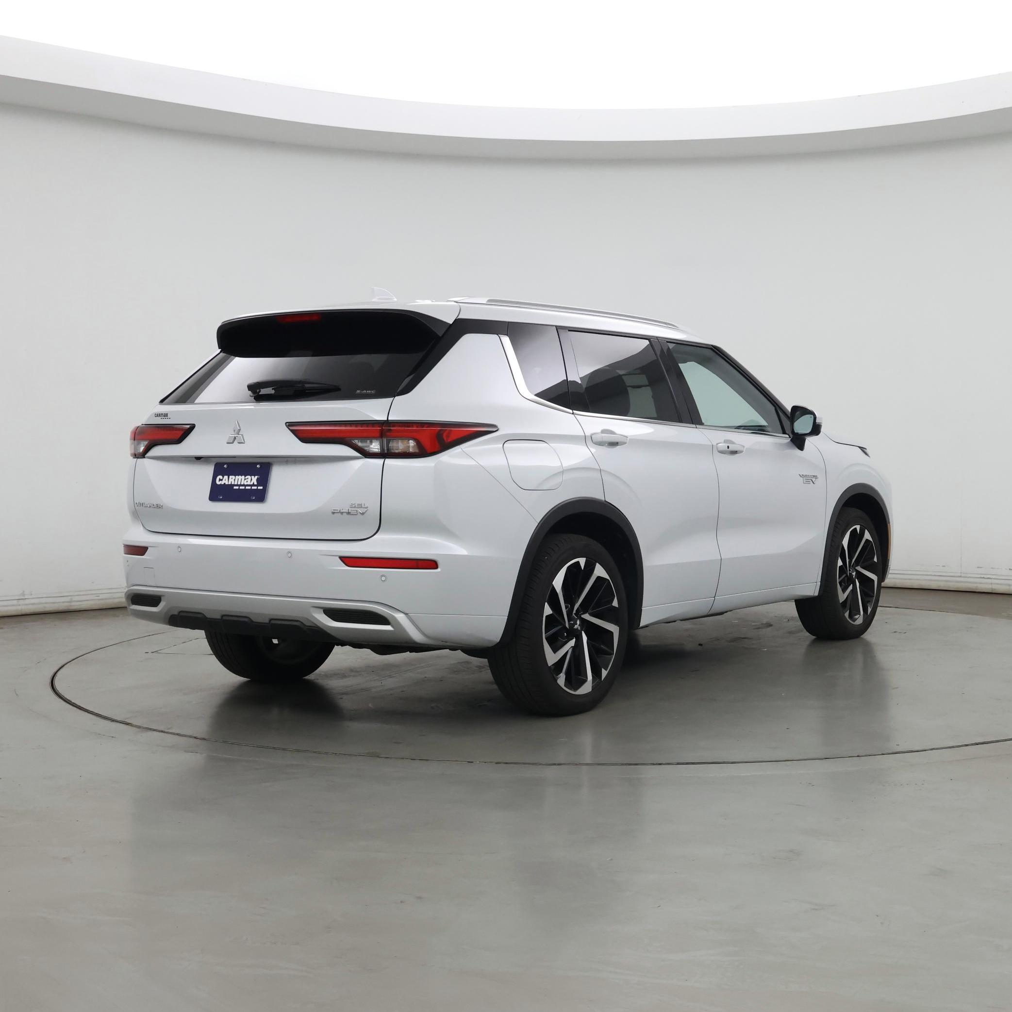 Thumbnail: 2023 Mitsubishi Outlander - 8