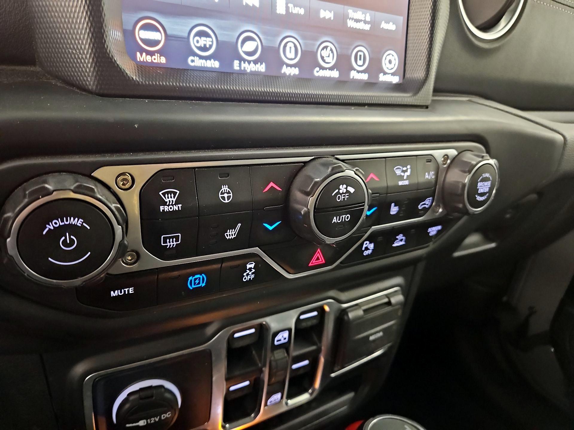 Thumbnail: 2022 Jeep Wrangler - 16