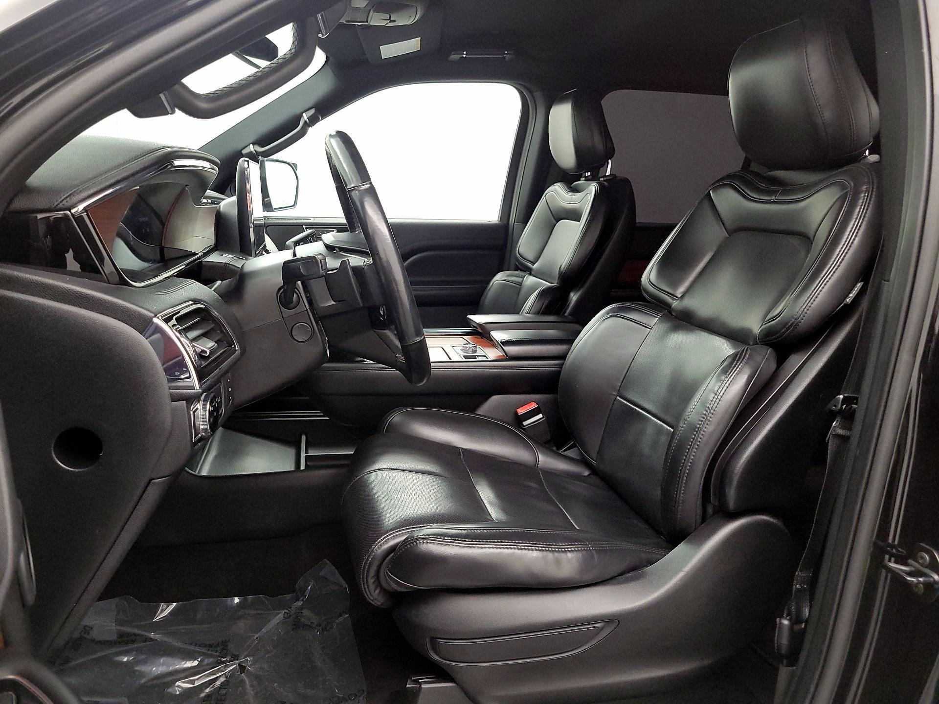 Thumbnail: 2021 Lincoln Navigator - 11