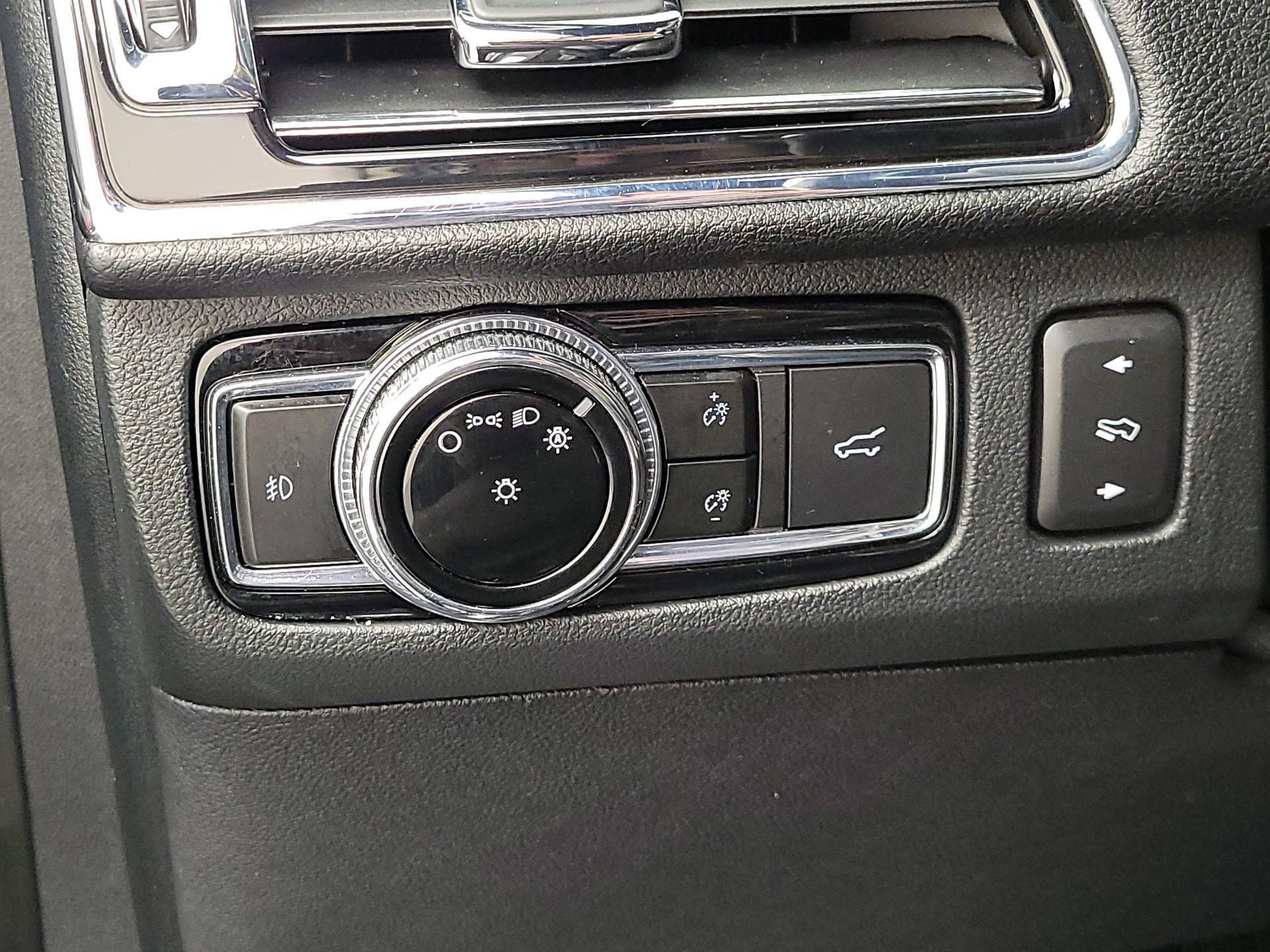 Thumbnail: 2021 Lincoln Navigator - 13