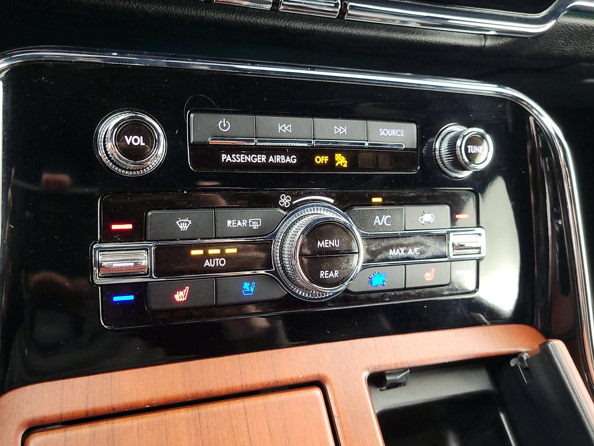 Thumbnail: 2021 Lincoln Navigator - 17