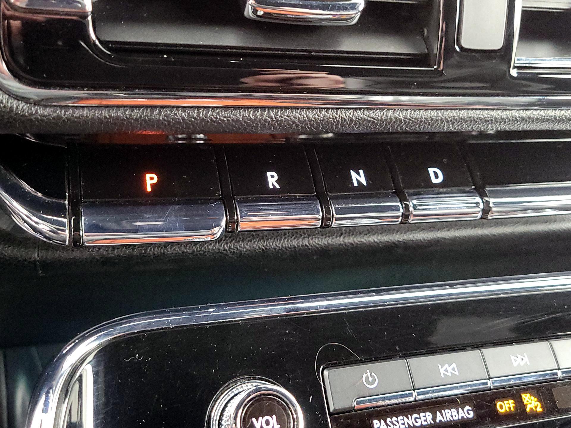 Thumbnail: 2021 Lincoln Navigator - 18