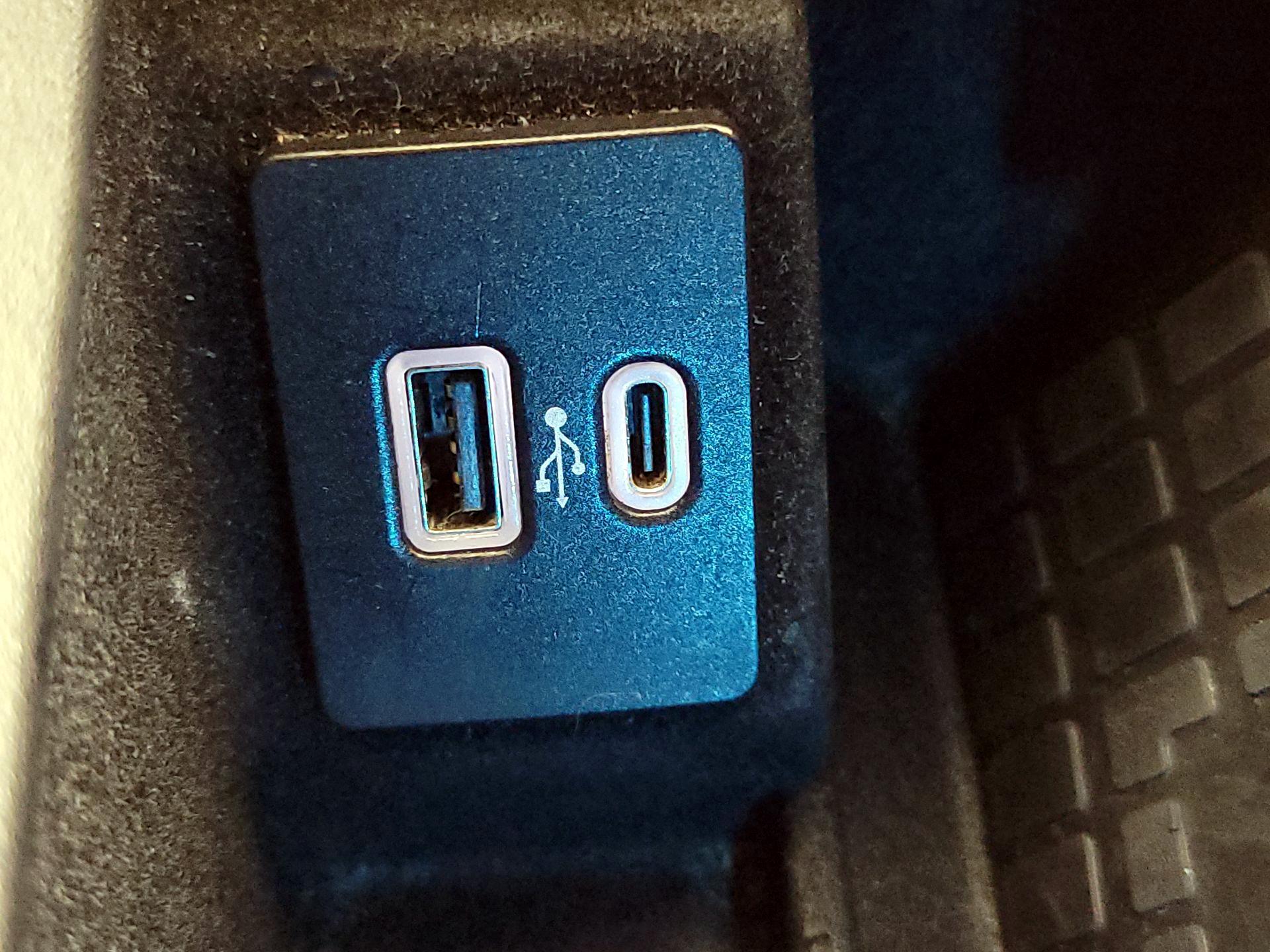 Thumbnail: 2021 Lincoln Navigator - 19