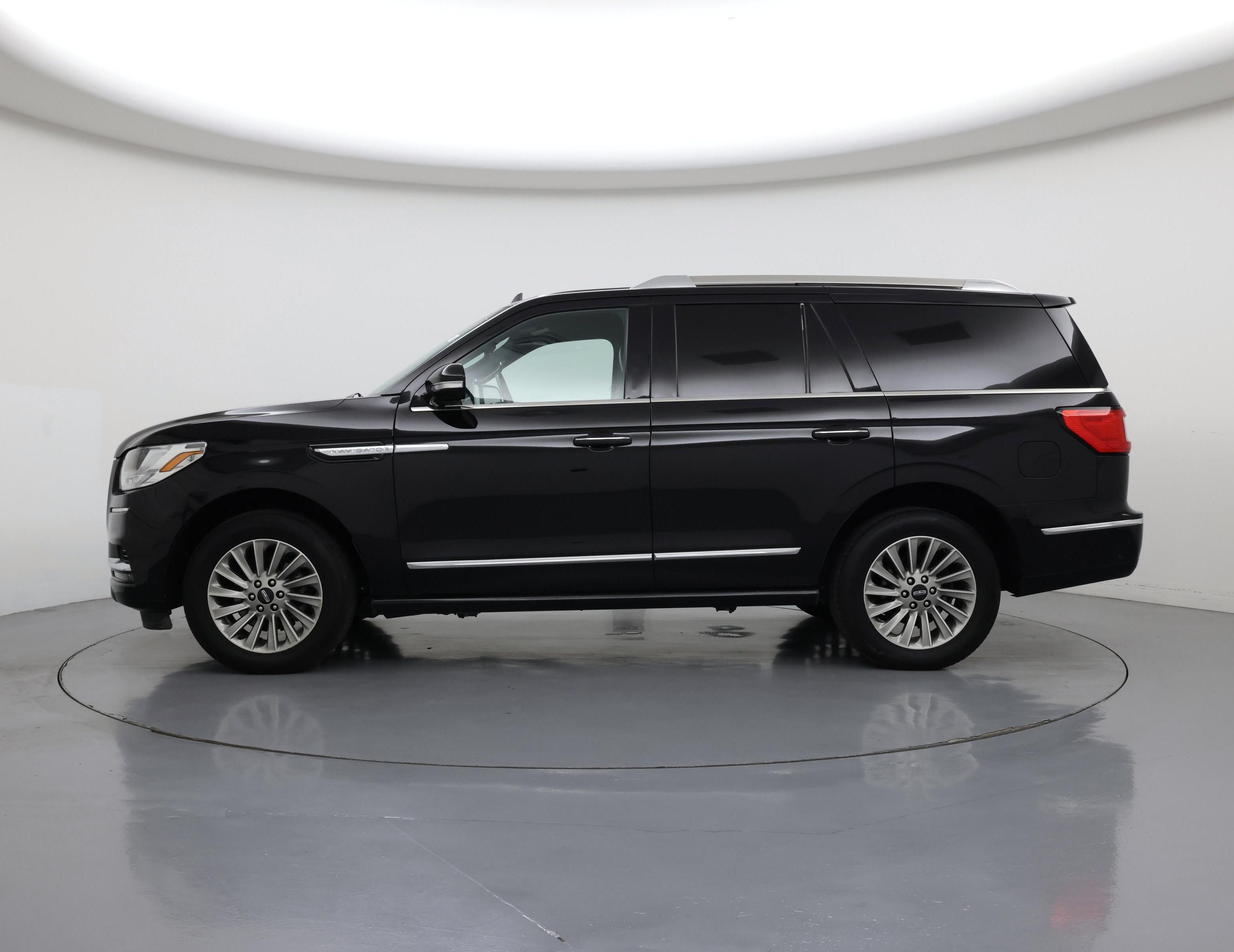 Thumbnail: 2021 Lincoln Navigator - 3