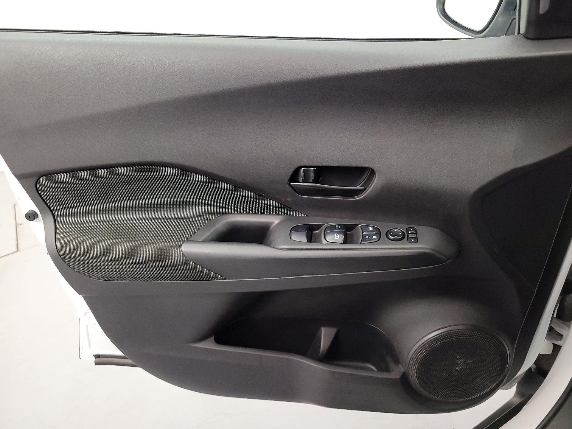 Thumbnail: 2020 Nissan Kicks - 12