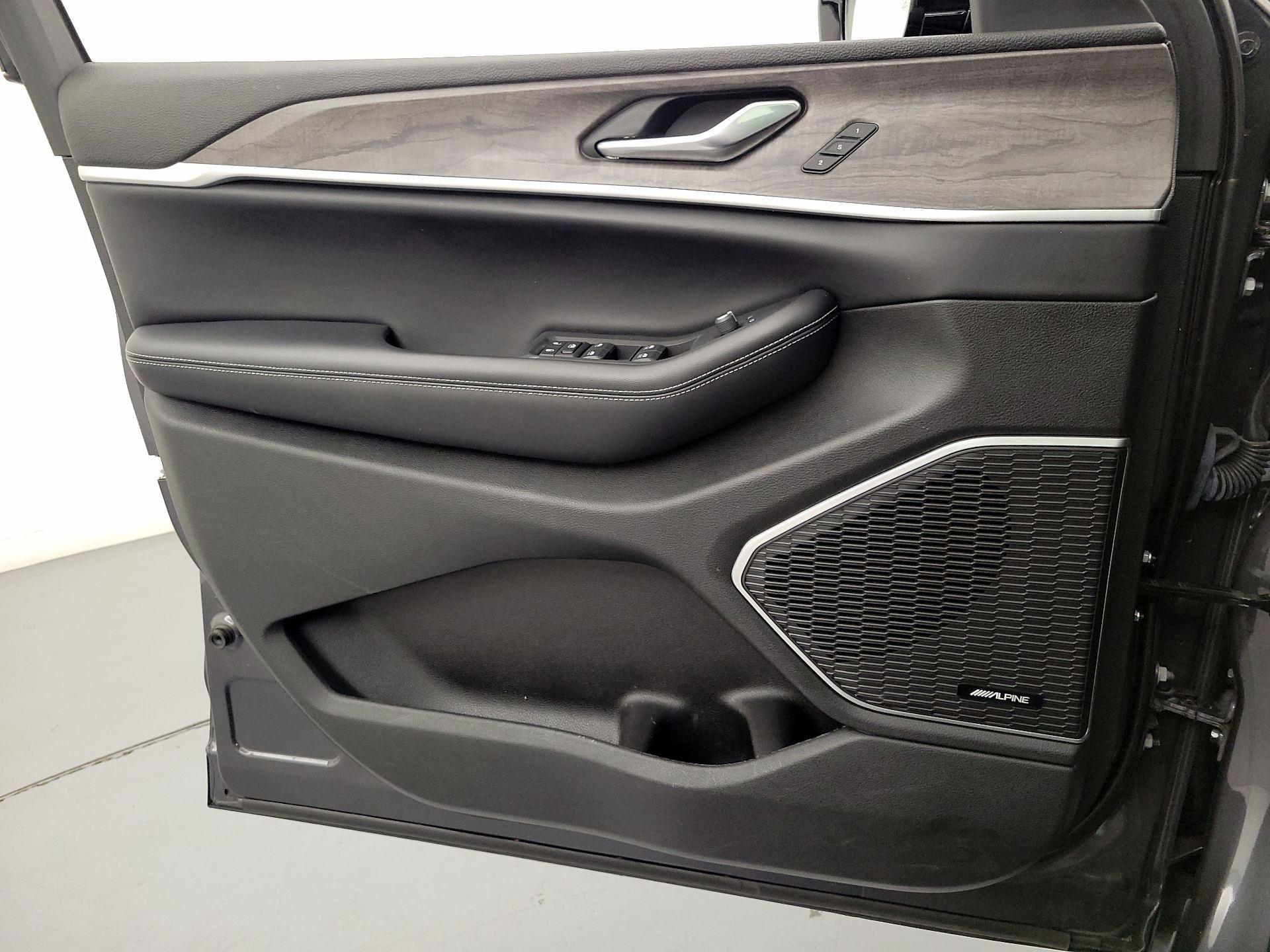 Thumbnail: 2022 Jeep Grand Cherokee L - 12