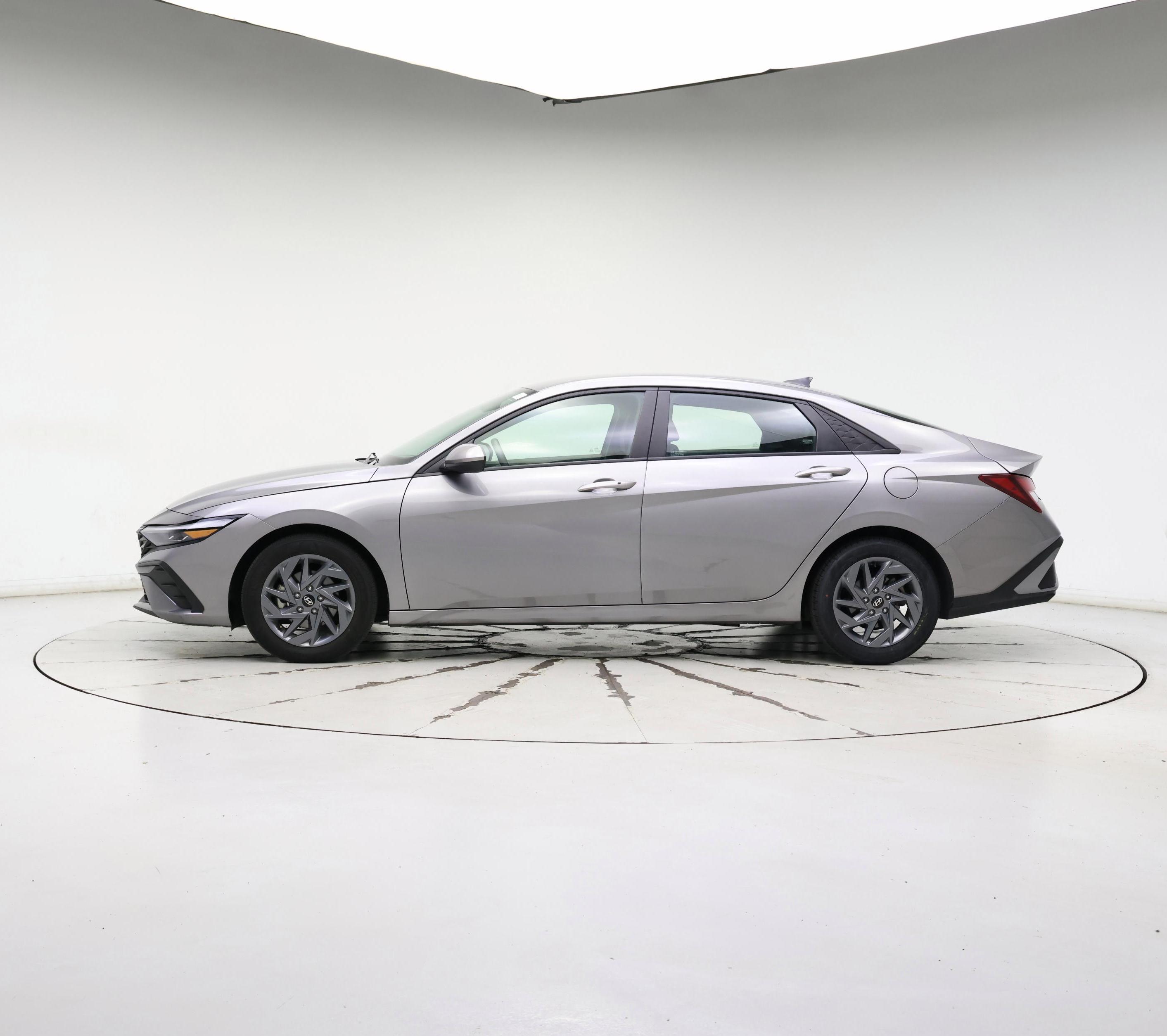 Thumbnail: 2024 Hyundai Elantra - 3