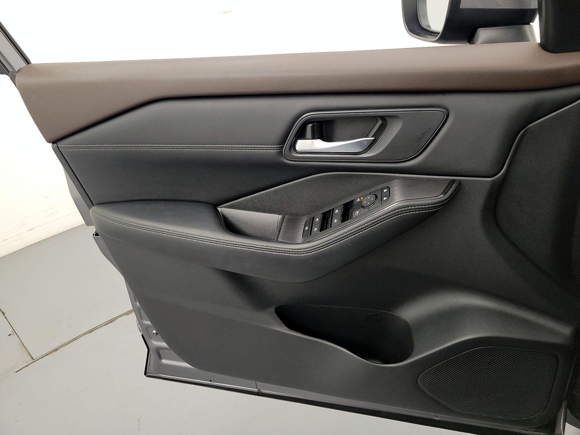 Thumbnail: 2023 Nissan Rogue - 12