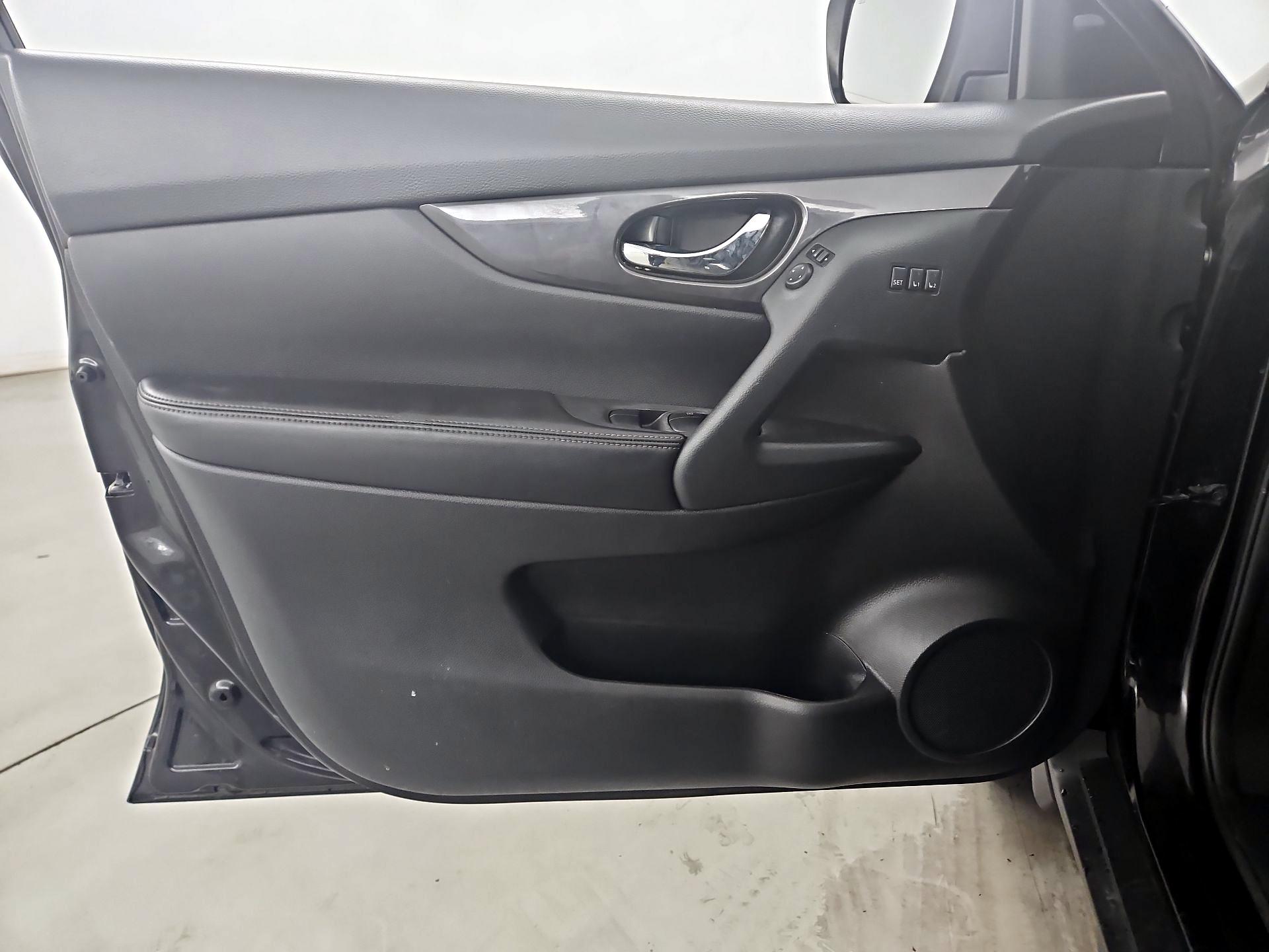 Thumbnail: 2020 Nissan Rogue - 12