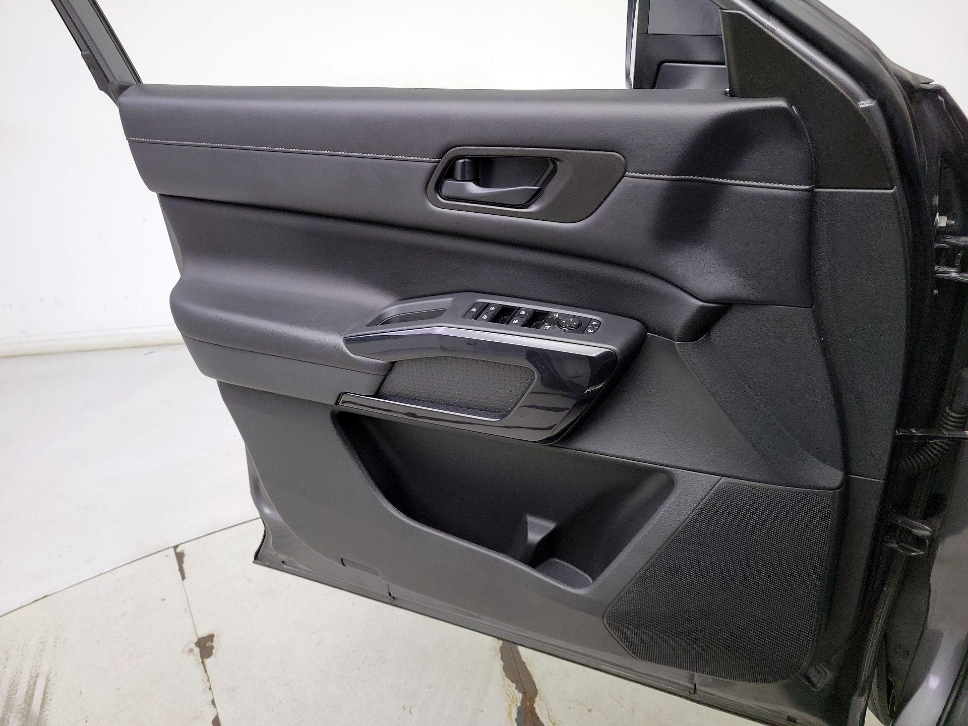 Thumbnail: 2023 Nissan Pathfinder - 12