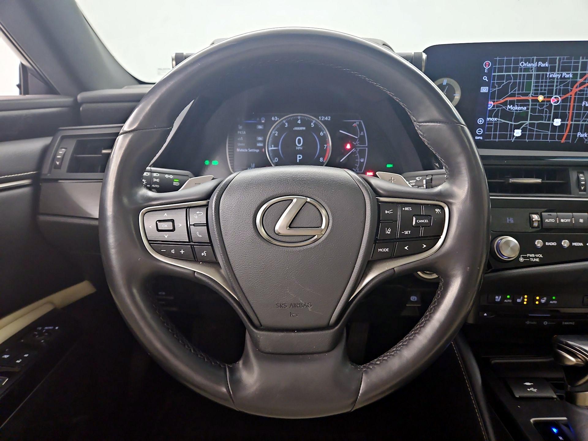 Thumbnail: 2022 Lexus ES - 10