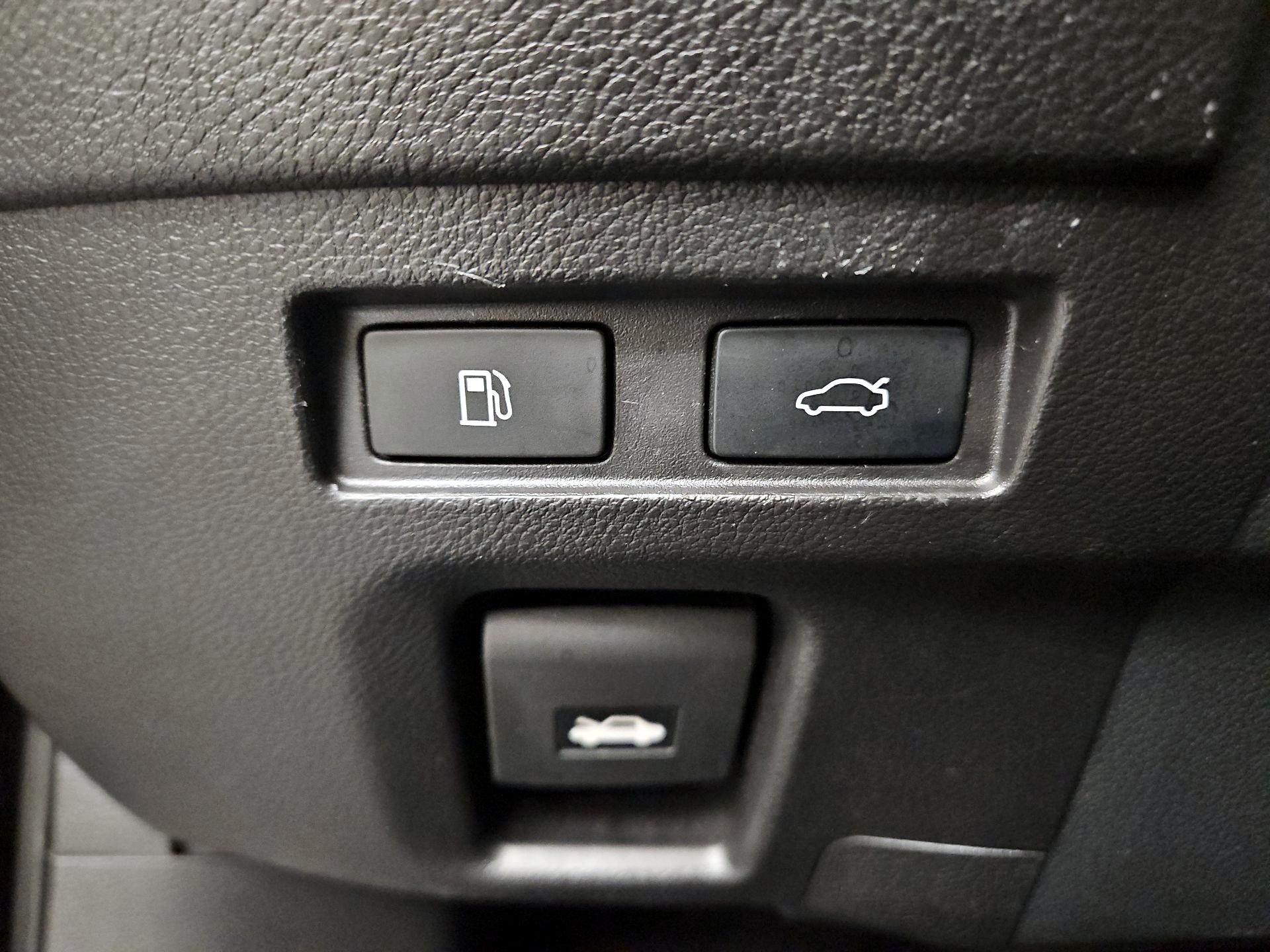 Thumbnail: 2022 Lexus ES - 13