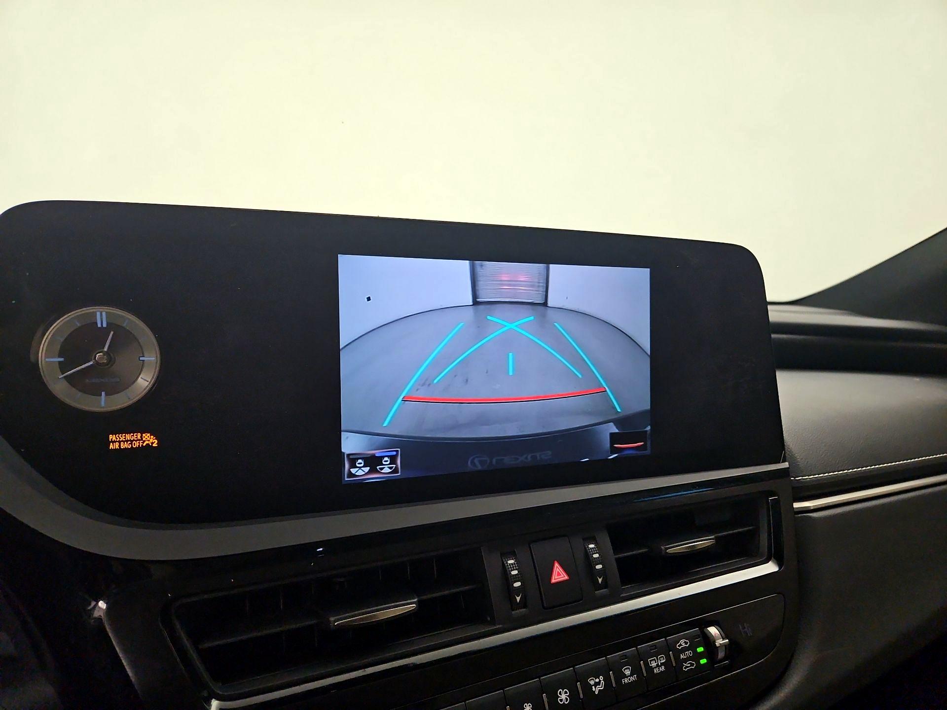 Thumbnail: 2022 Lexus ES - 15