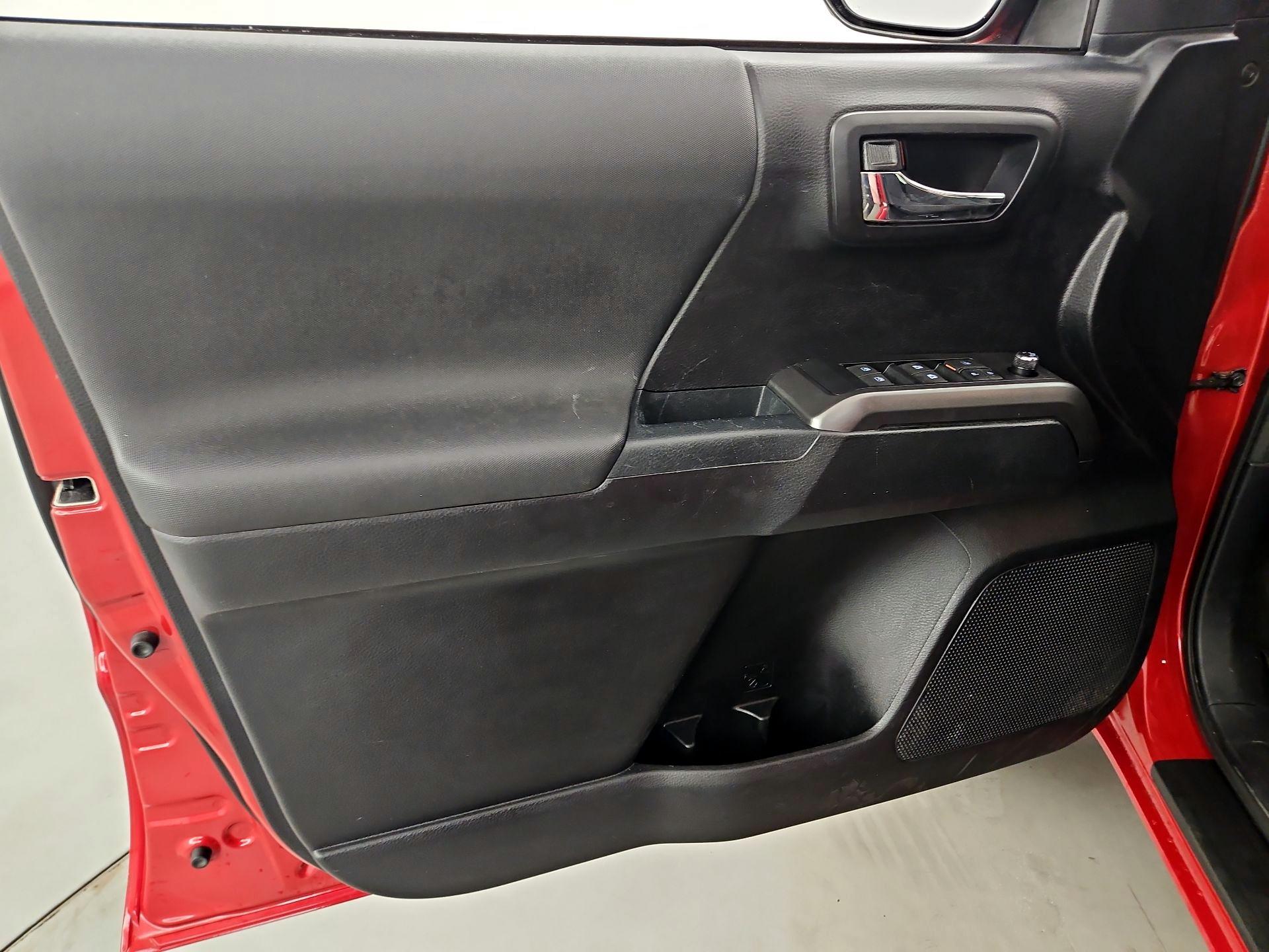 Thumbnail: 2017 Toyota Tacoma - 12