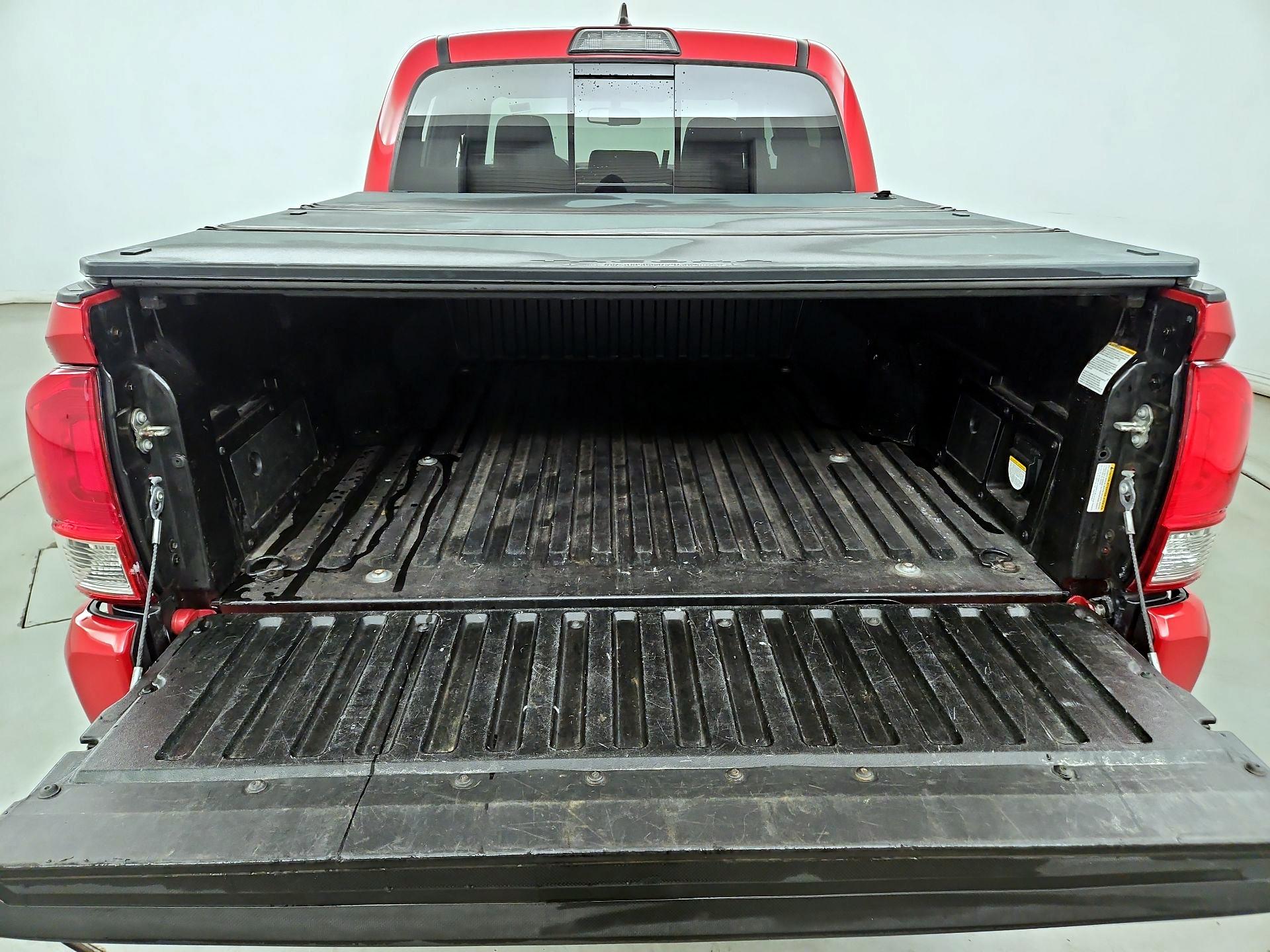 Thumbnail: 2017 Toyota Tacoma - 20