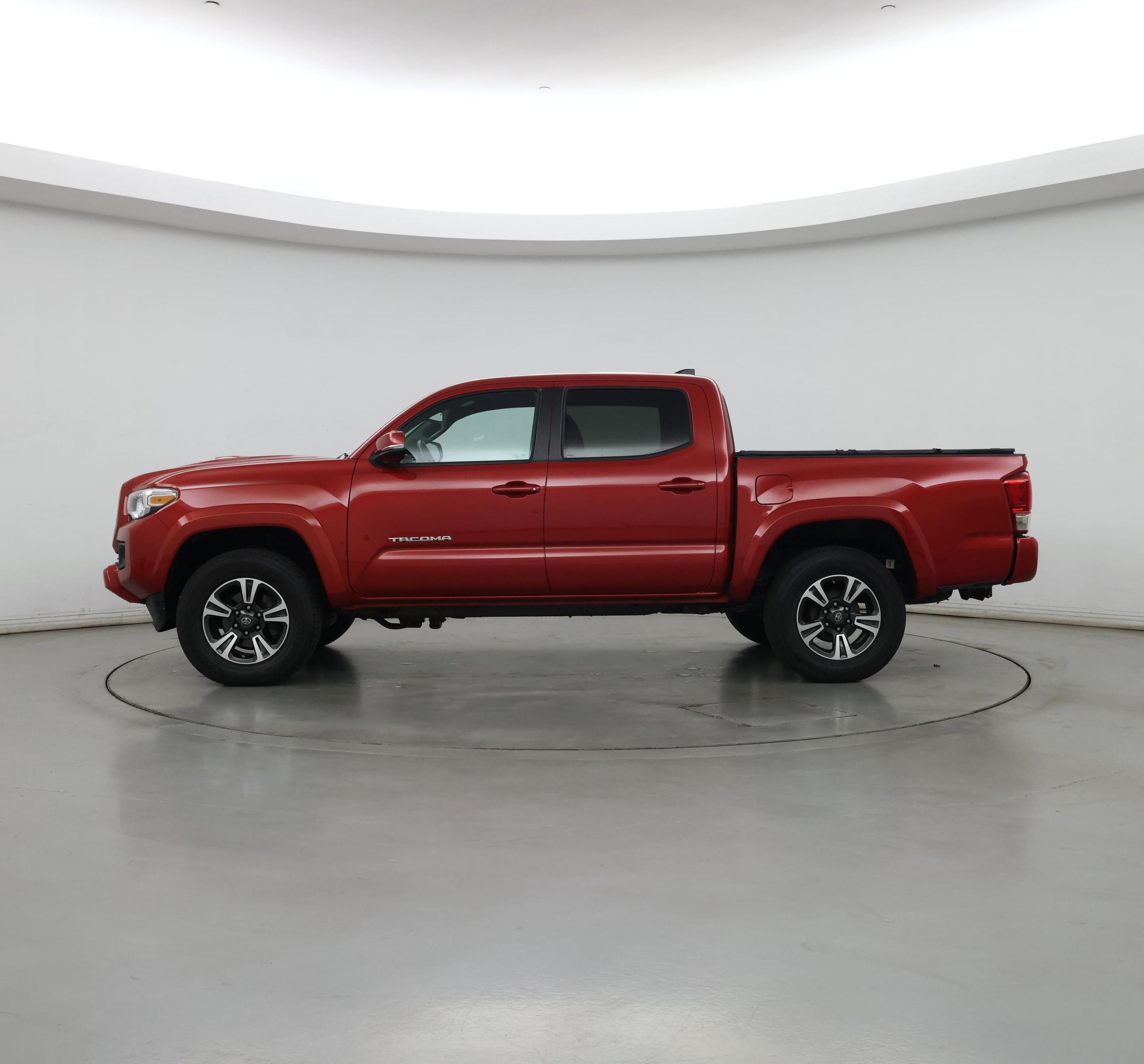 Thumbnail: 2017 Toyota Tacoma - 3