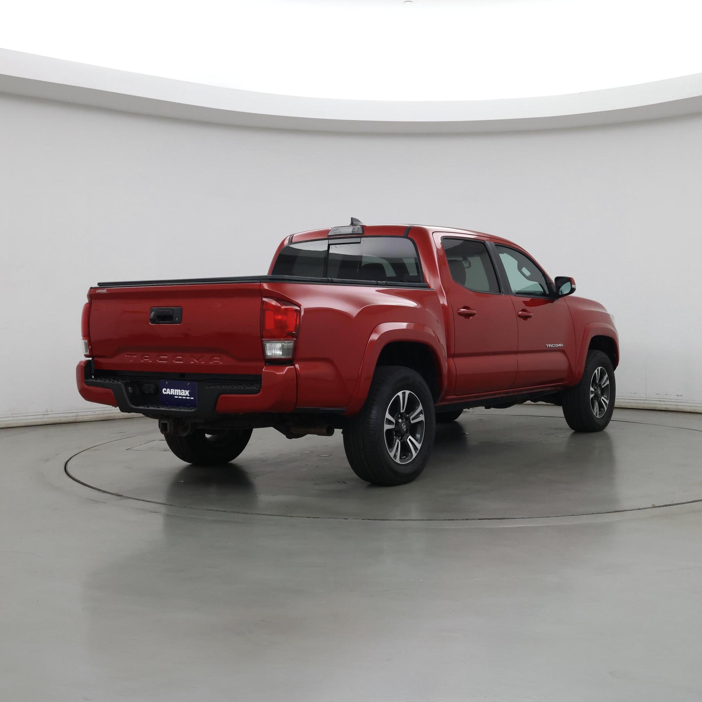 Thumbnail: 2017 Toyota Tacoma - 8