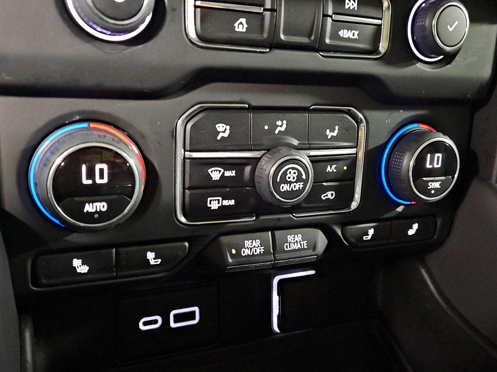 Thumbnail: 2022 Chevrolet Suburban - 16