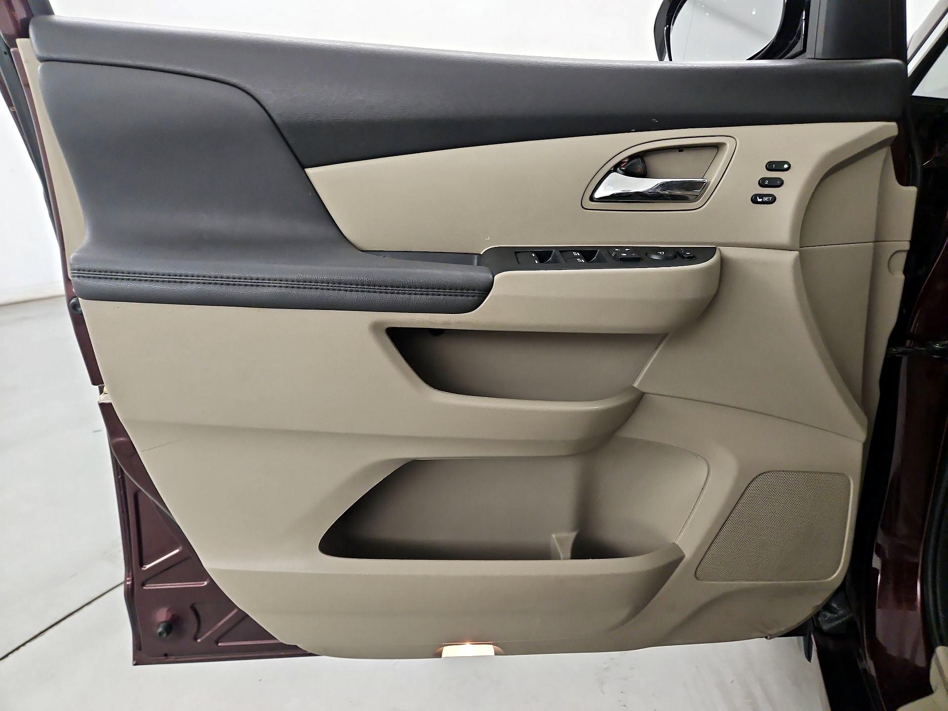 Thumbnail: 2015 Honda Odyssey - 12