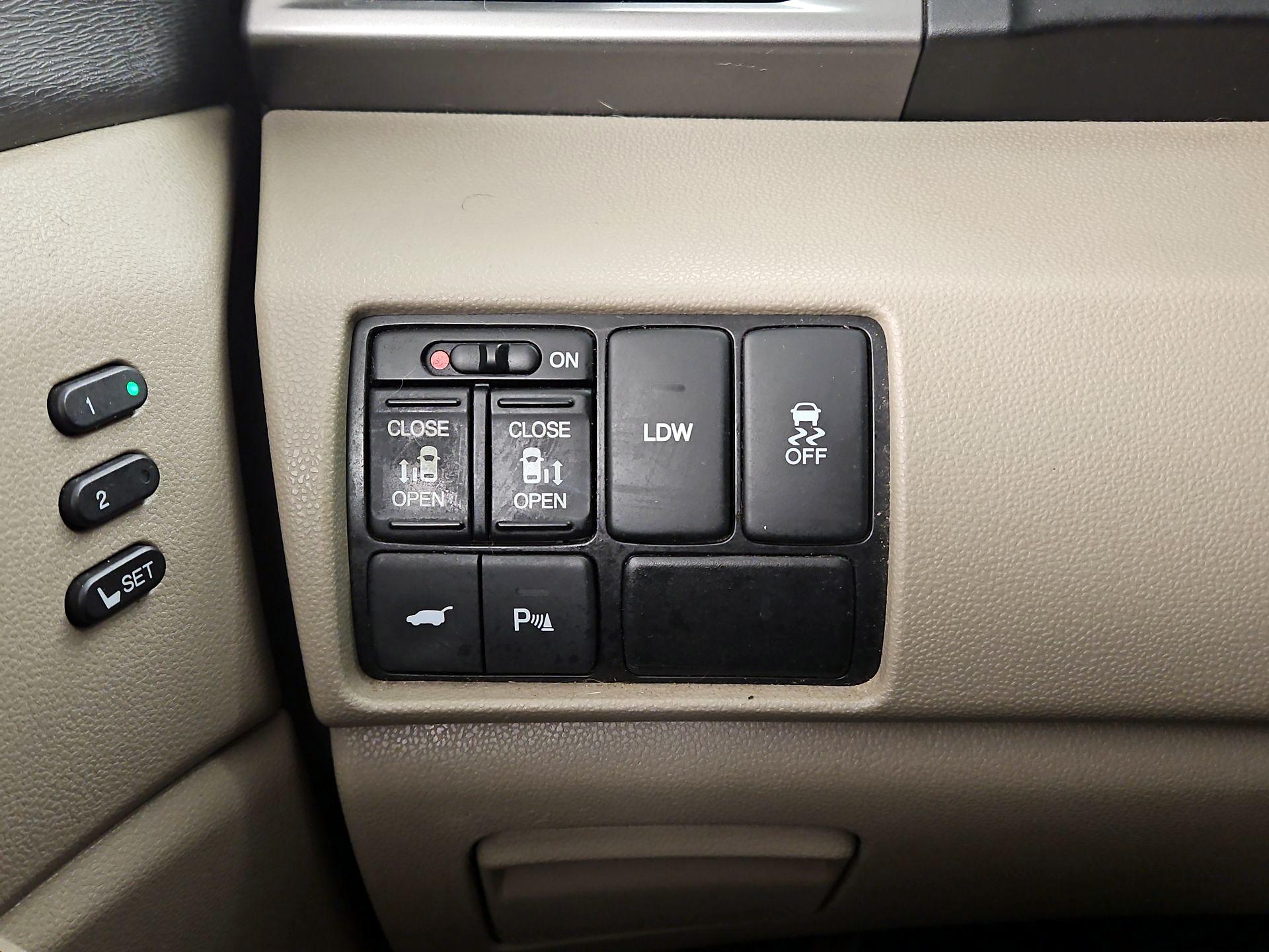 Thumbnail: 2015 Honda Odyssey - 13