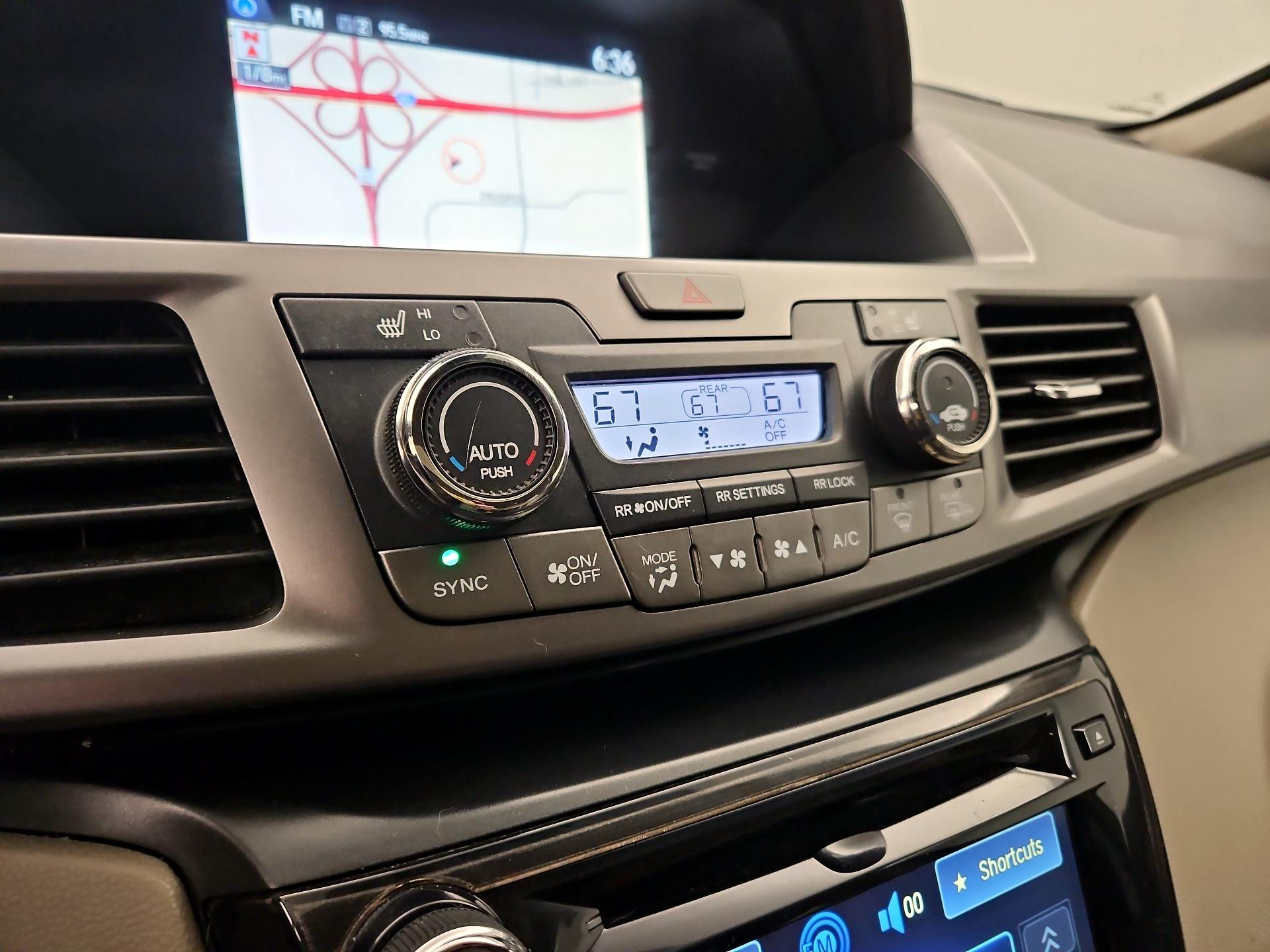 Thumbnail: 2015 Honda Odyssey - 17