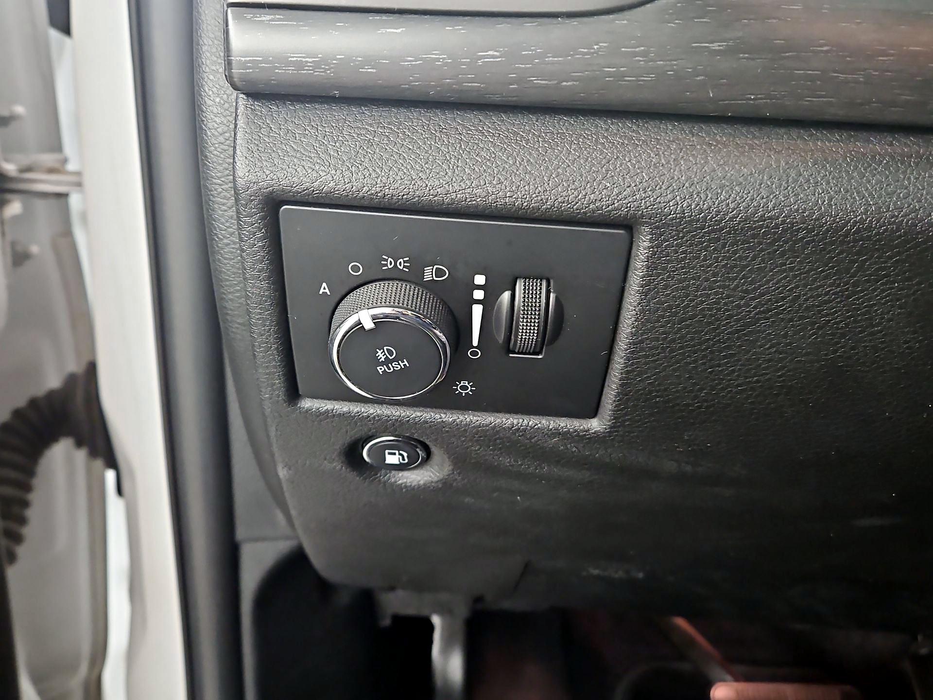 Thumbnail: 2018 Jeep Grand Cherokee - 13