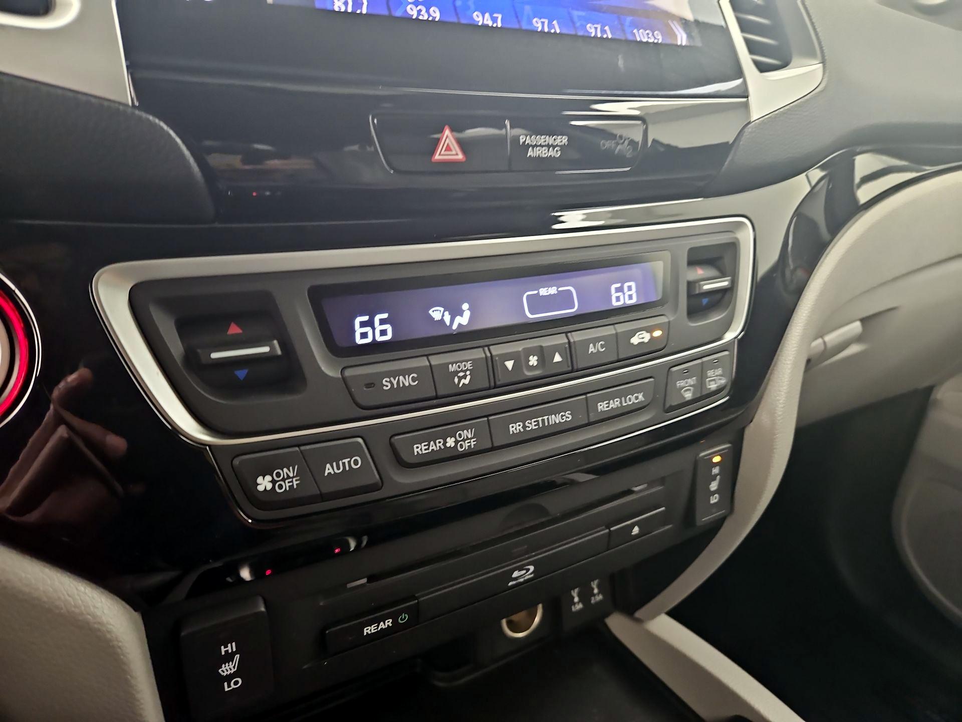 Thumbnail: 2016 Honda Pilot - 16