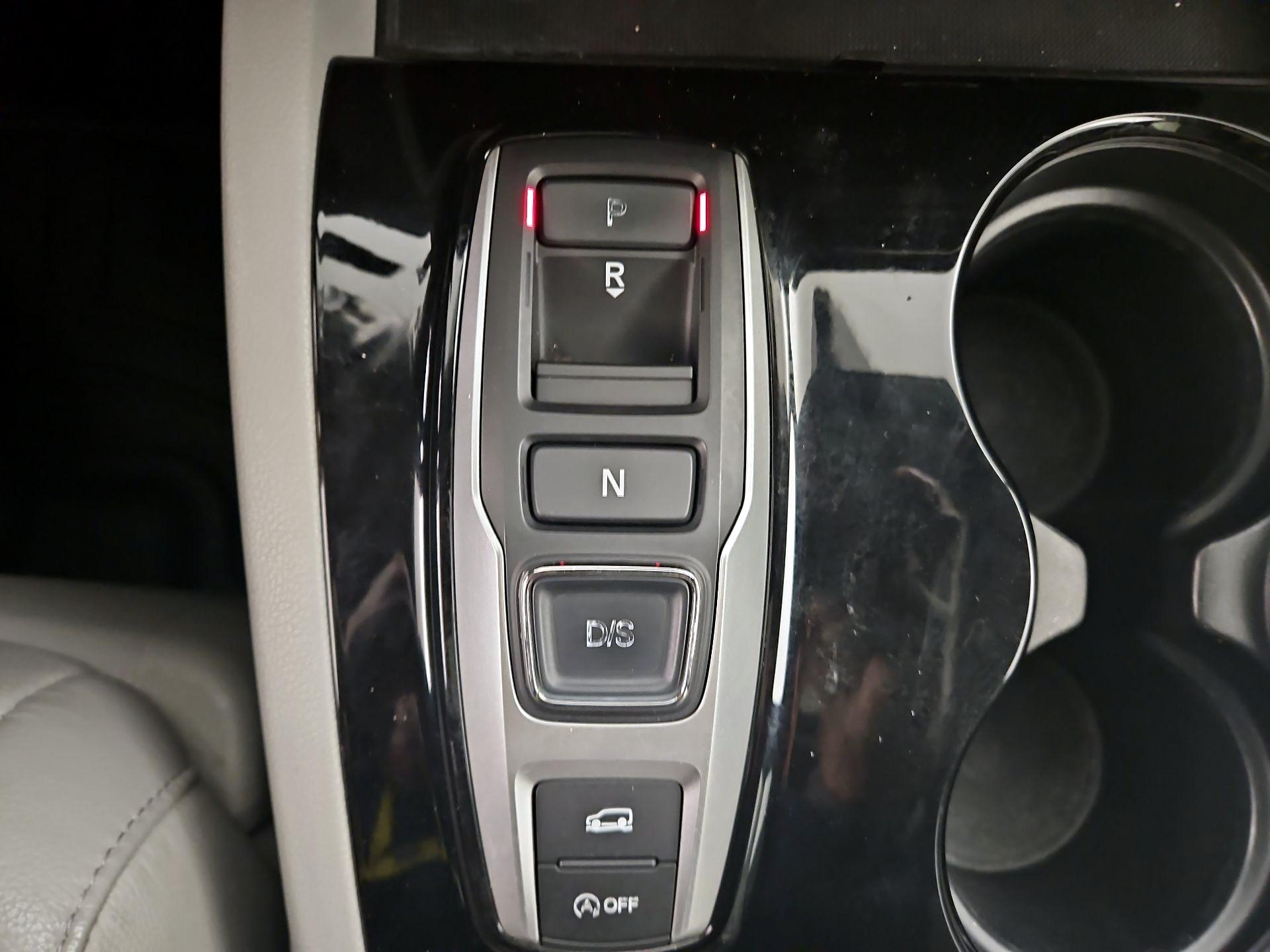 Thumbnail: 2016 Honda Pilot - 17