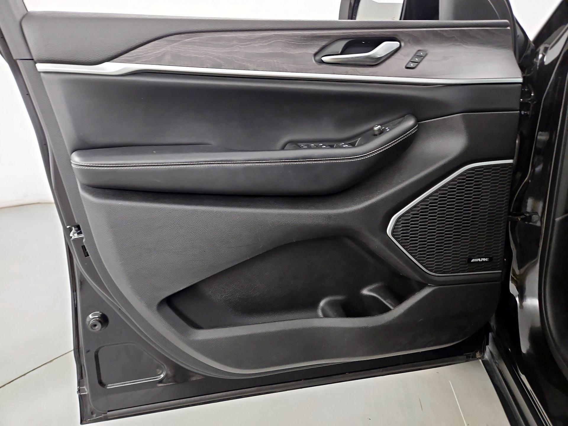 Thumbnail: 2022 Jeep Grand Cherokee - 12