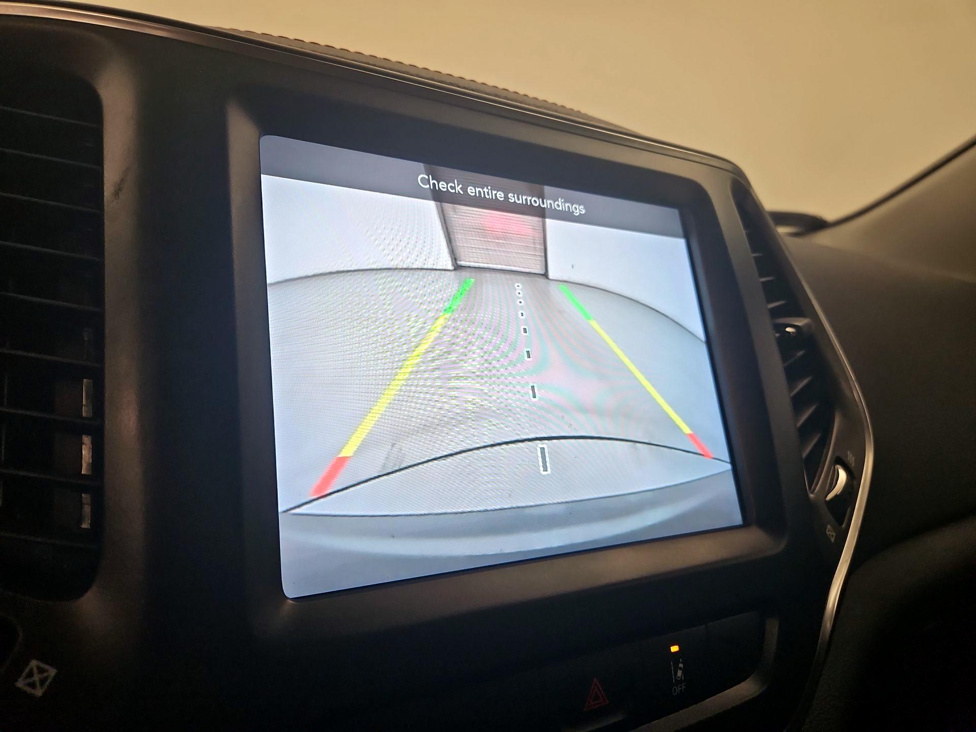 Thumbnail: 2022 Jeep Cherokee - 14