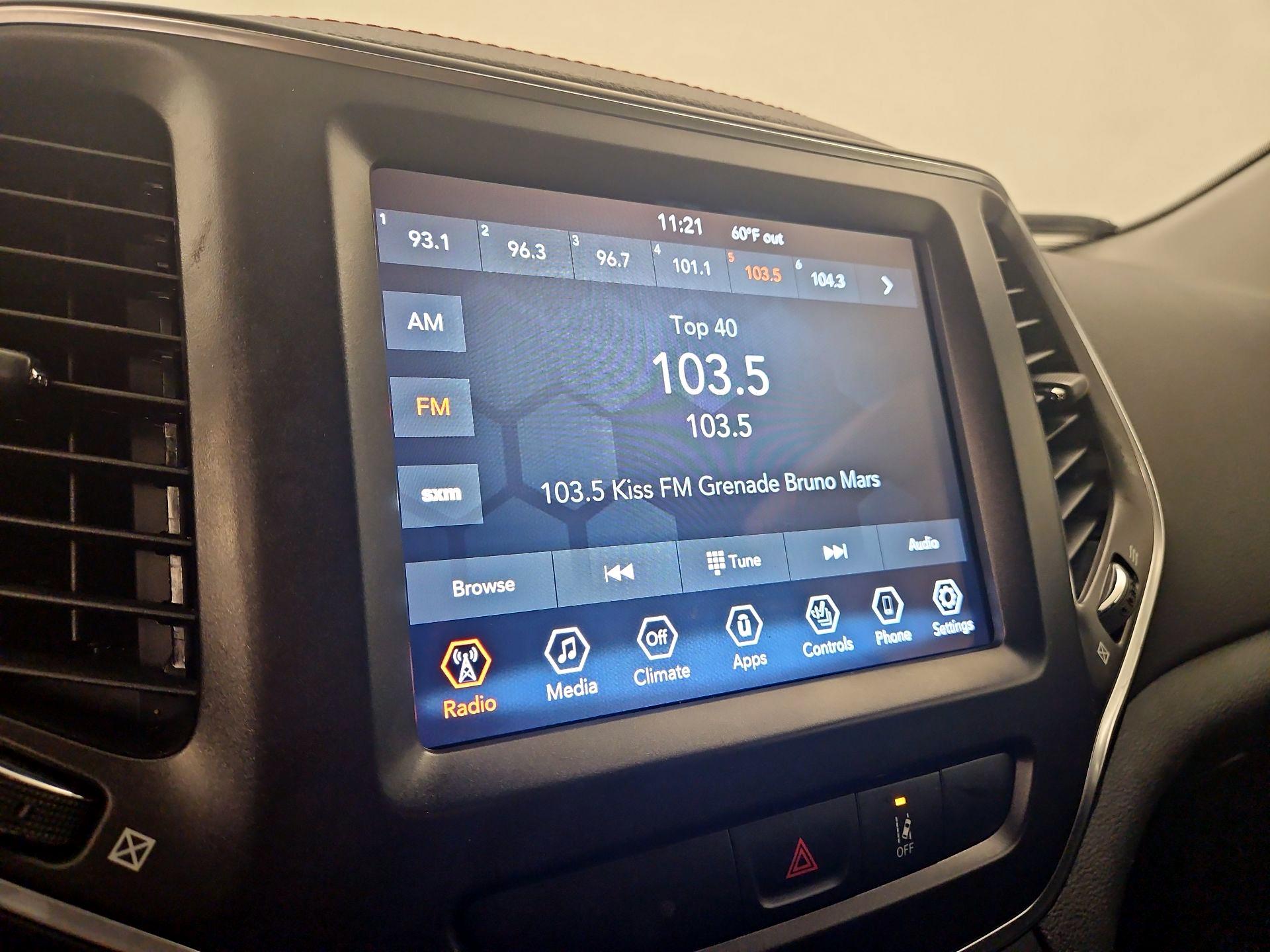 Thumbnail: 2022 Jeep Cherokee - 15