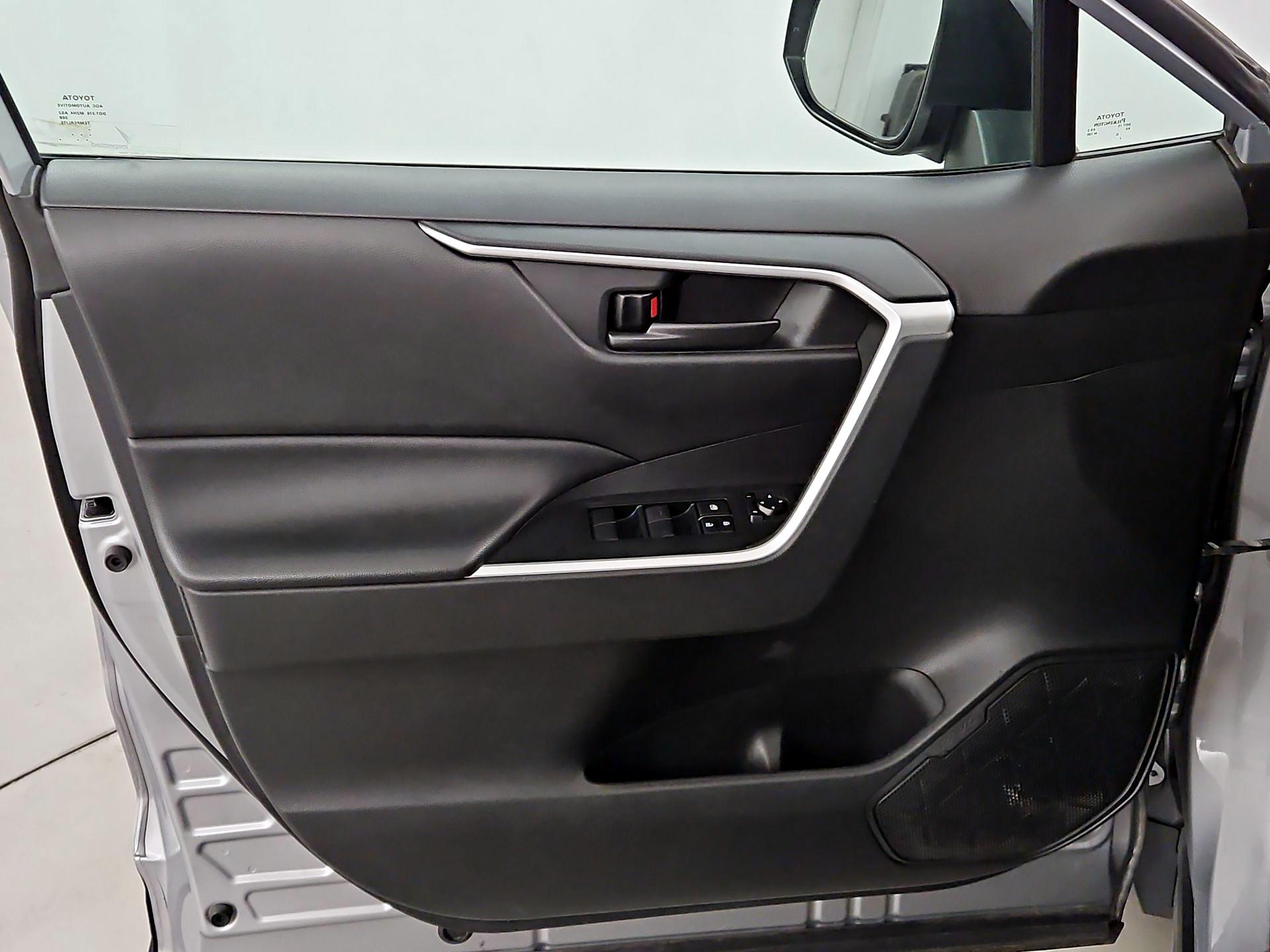 Thumbnail: 2021 Toyota RAV4 - 12