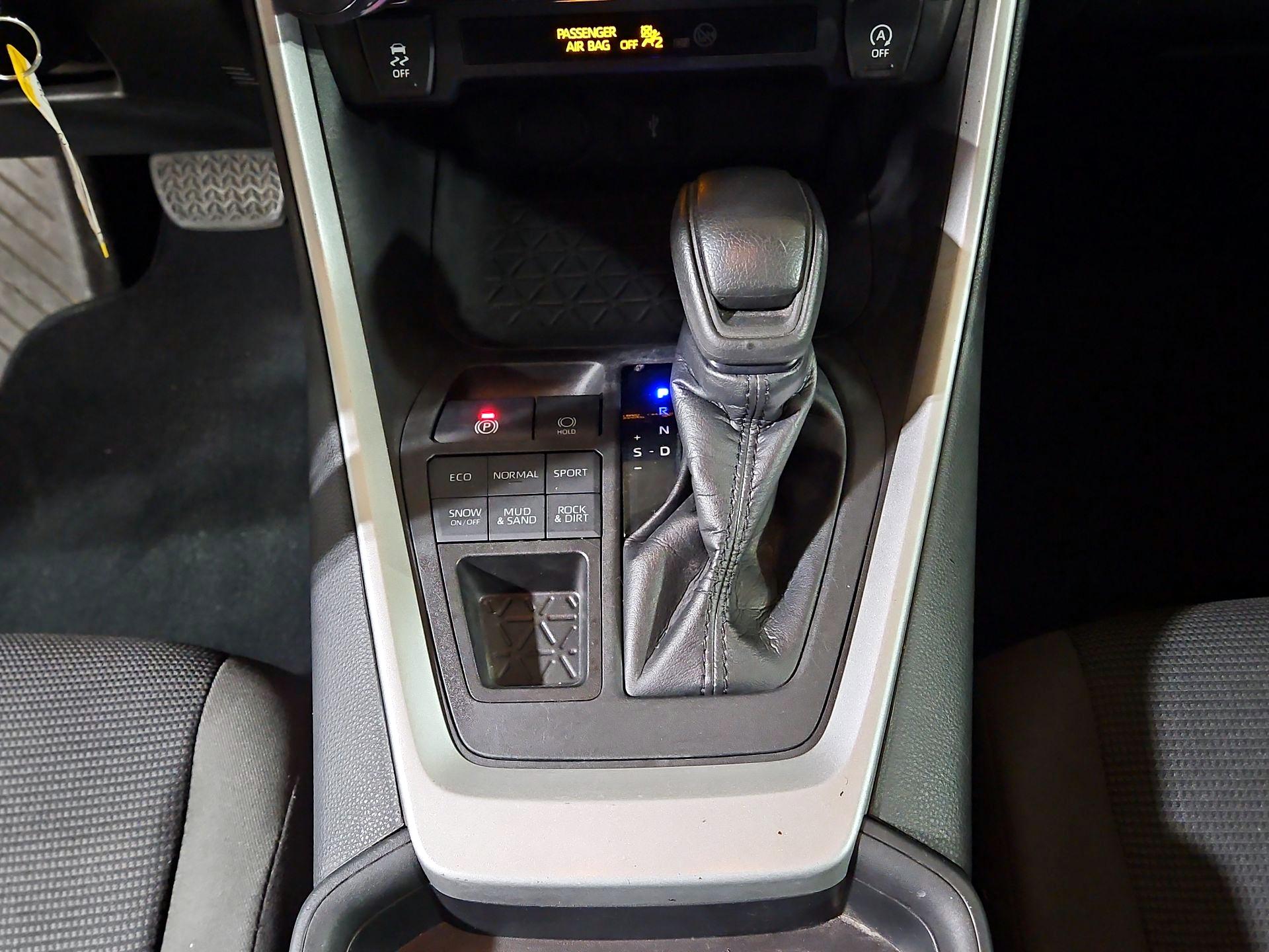 Thumbnail: 2021 Toyota RAV4 - 17