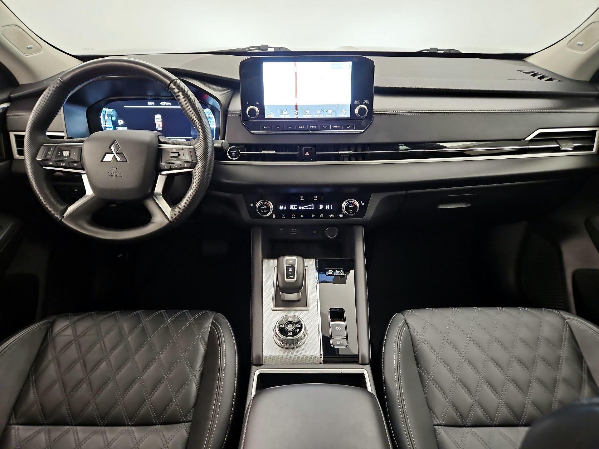 Thumbnail: 2023 Mitsubishi Outlander - 9