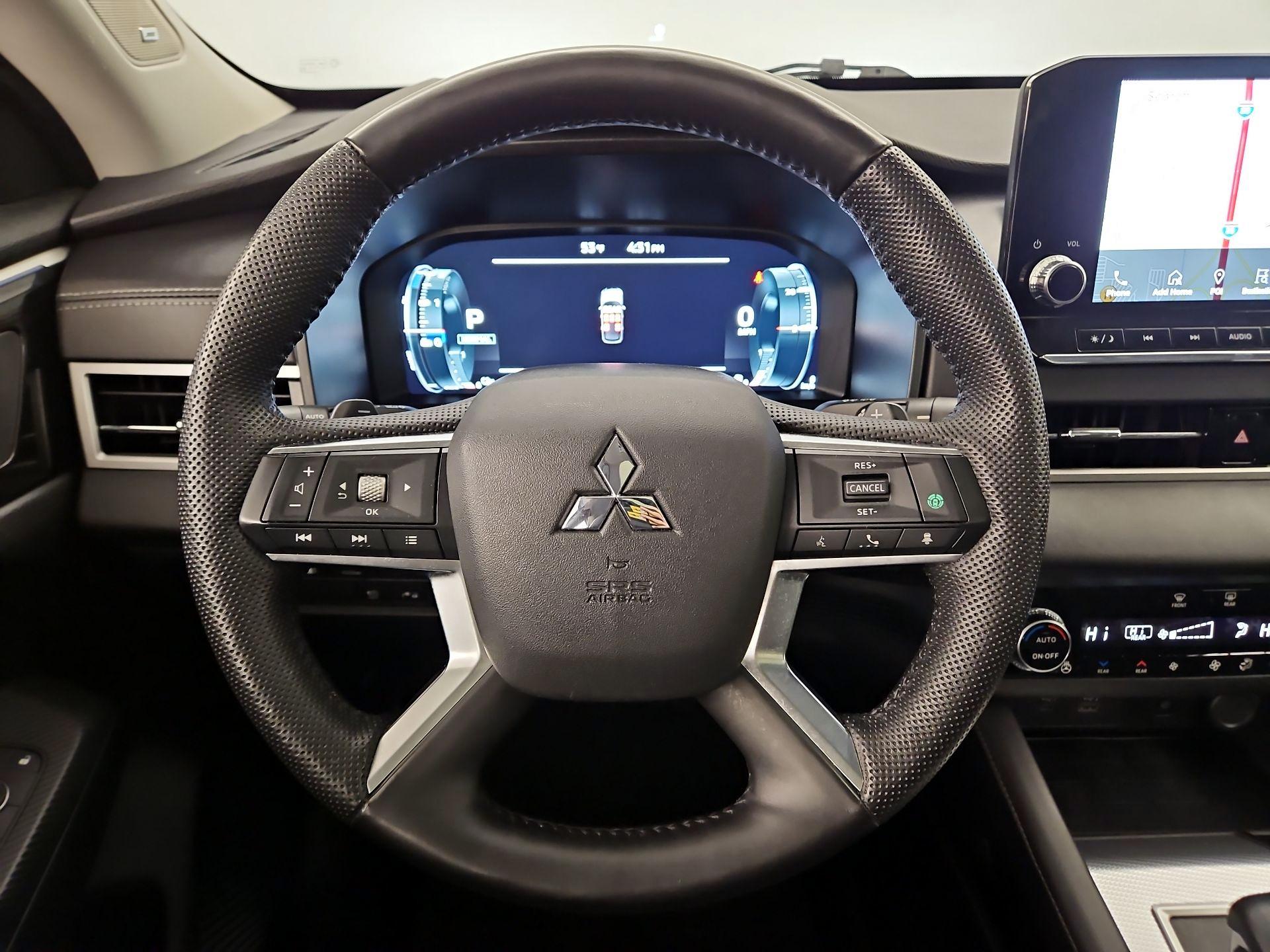 Thumbnail: 2023 Mitsubishi Outlander - 10