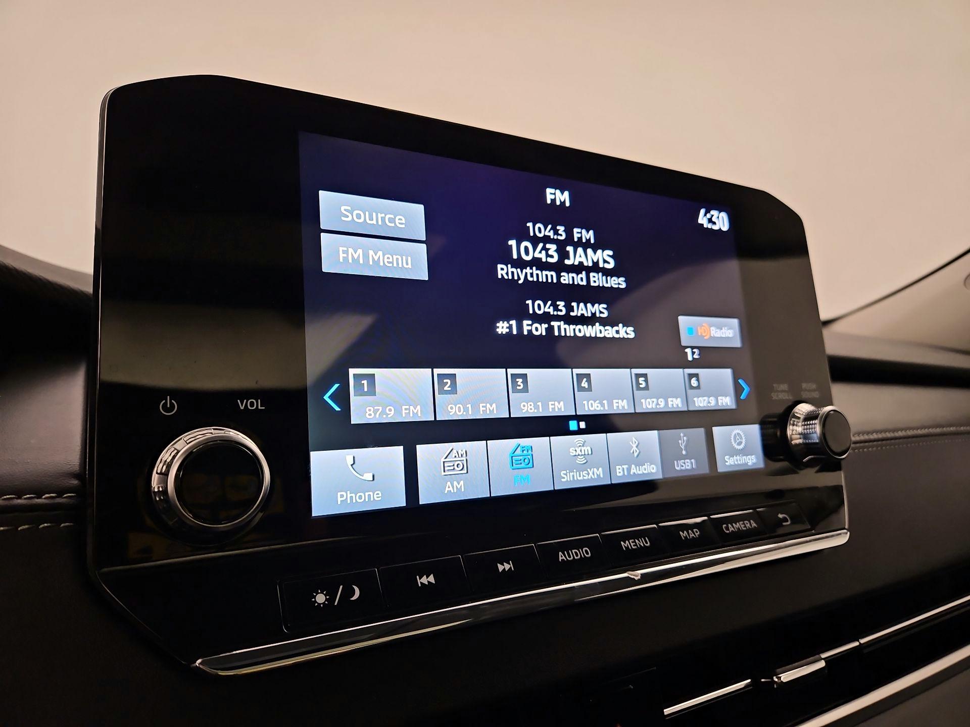 Thumbnail: 2023 Mitsubishi Outlander - 16