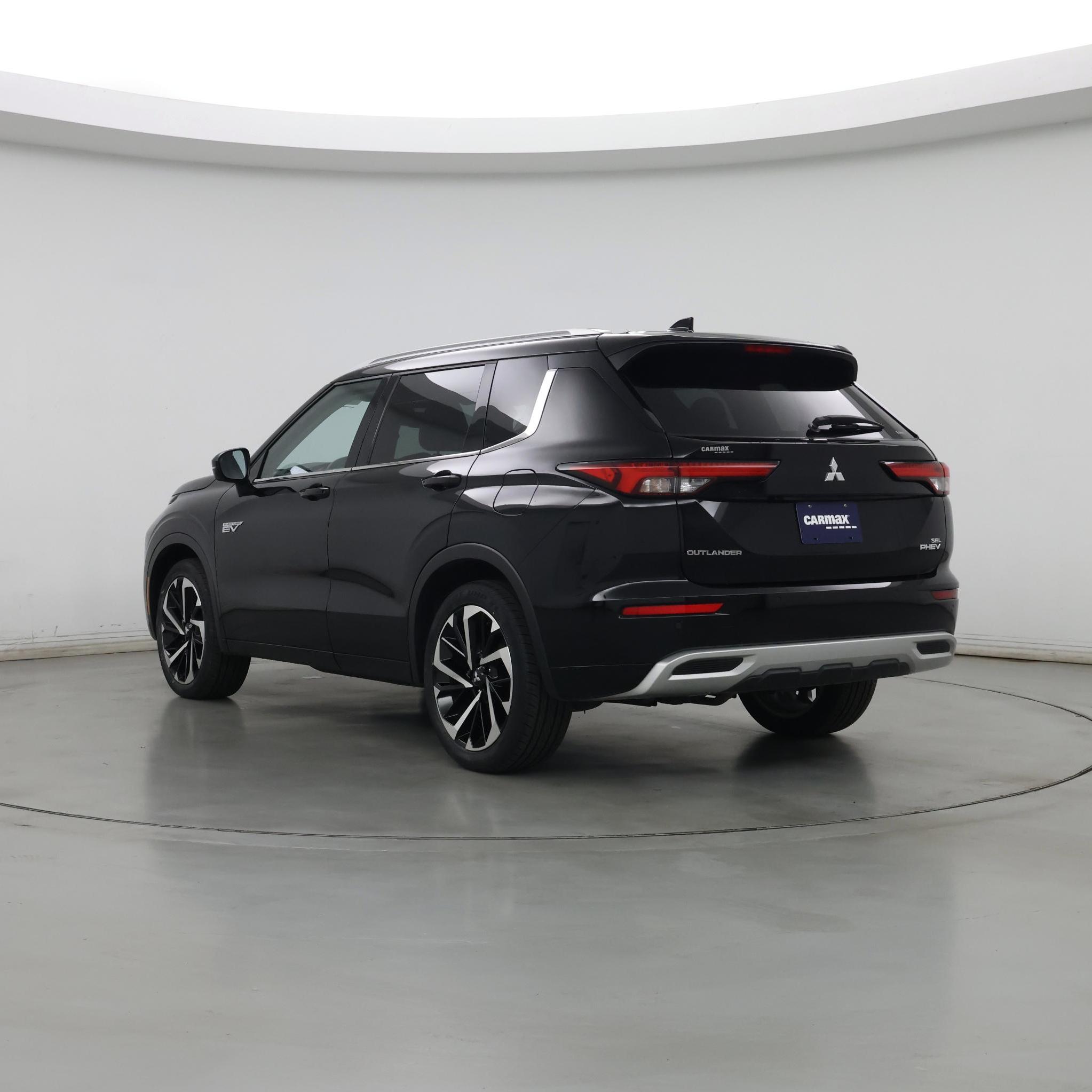 Thumbnail: 2023 Mitsubishi Outlander - 2