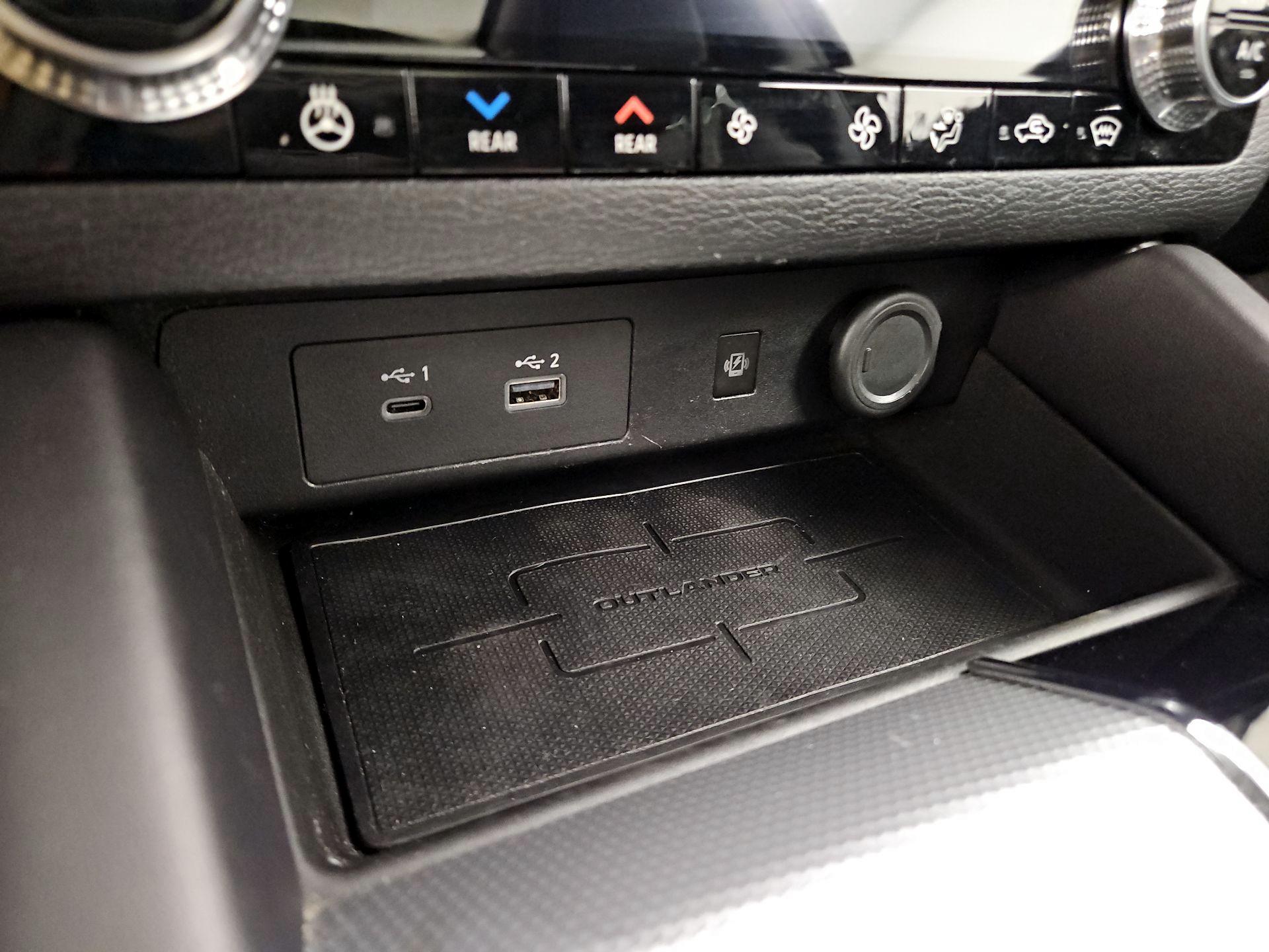 Thumbnail: 2023 Mitsubishi Outlander - 19