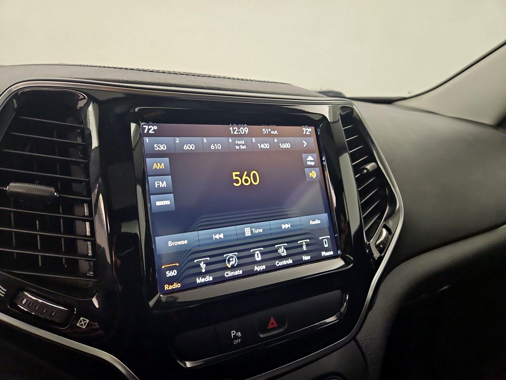 Thumbnail: 2019 Jeep Cherokee - 16